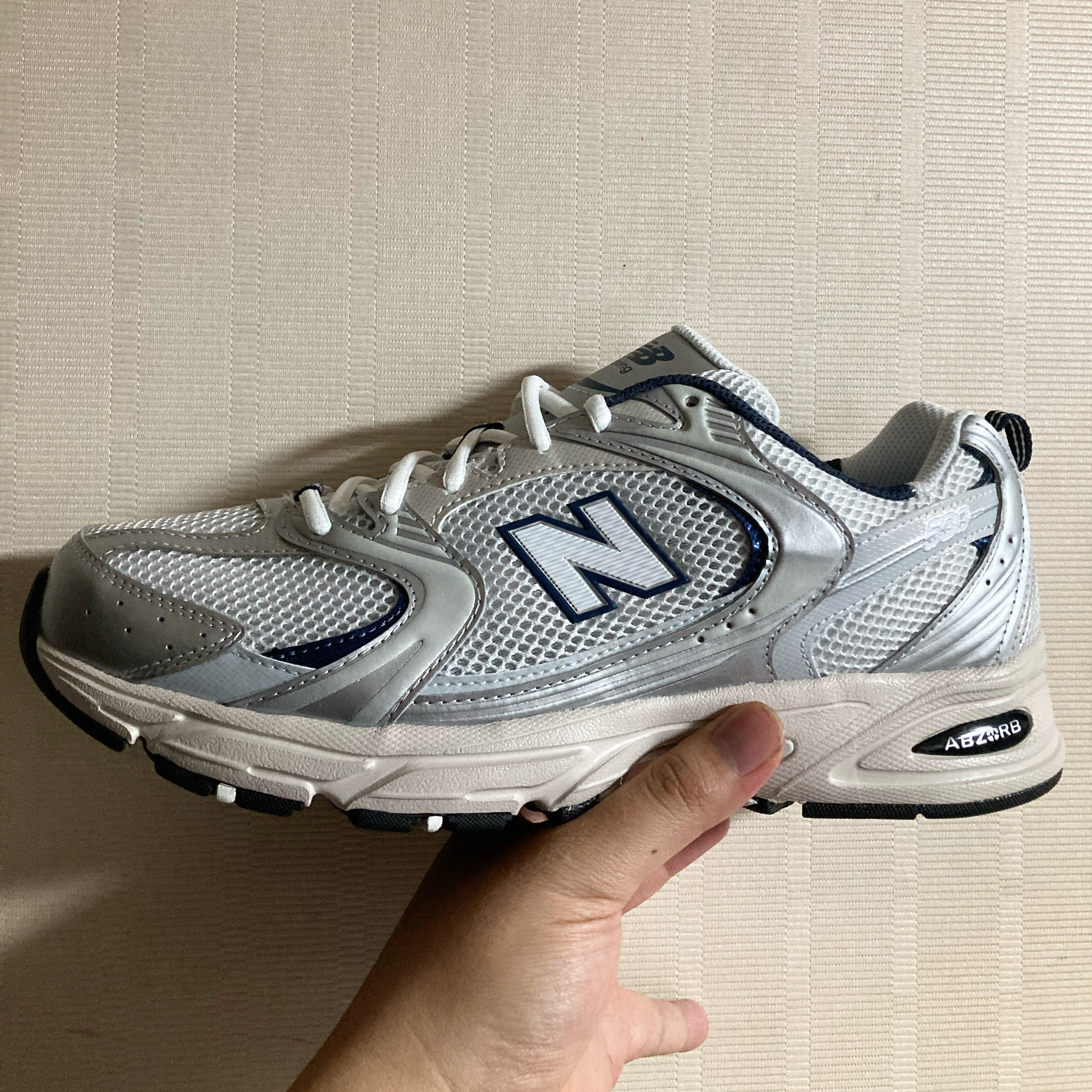 New Balance 530 Steel Grey 착용 스타일