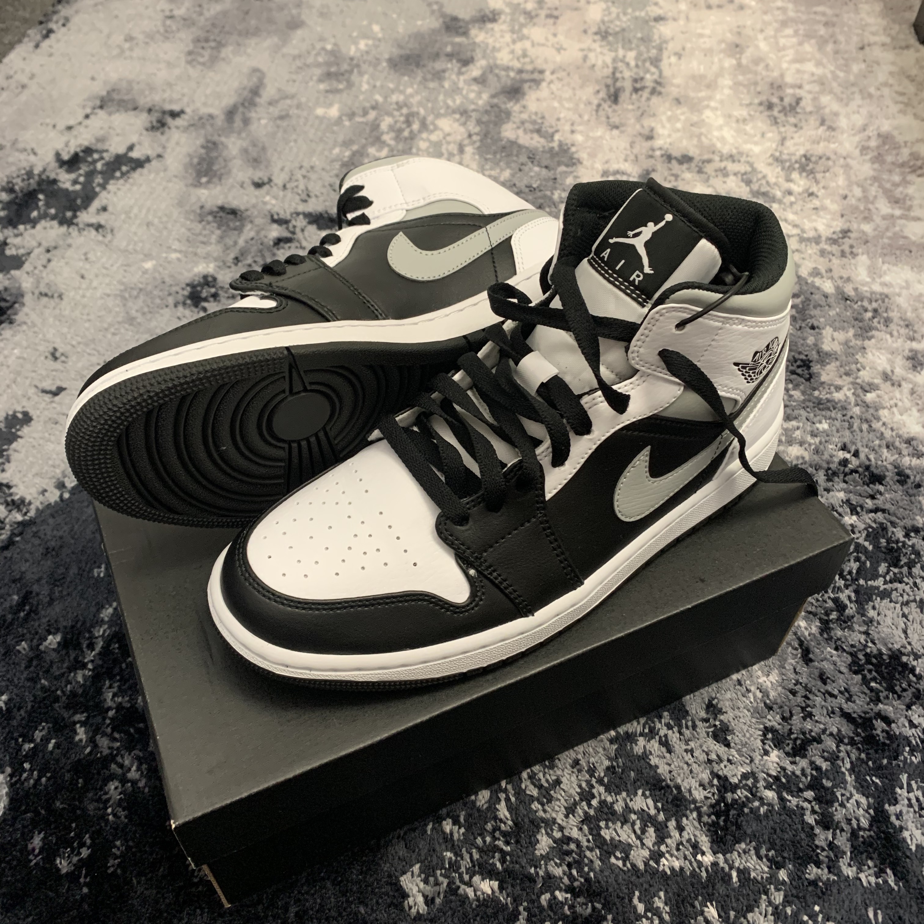 Jordan 1 Mid White Shadow 착용 스타일
