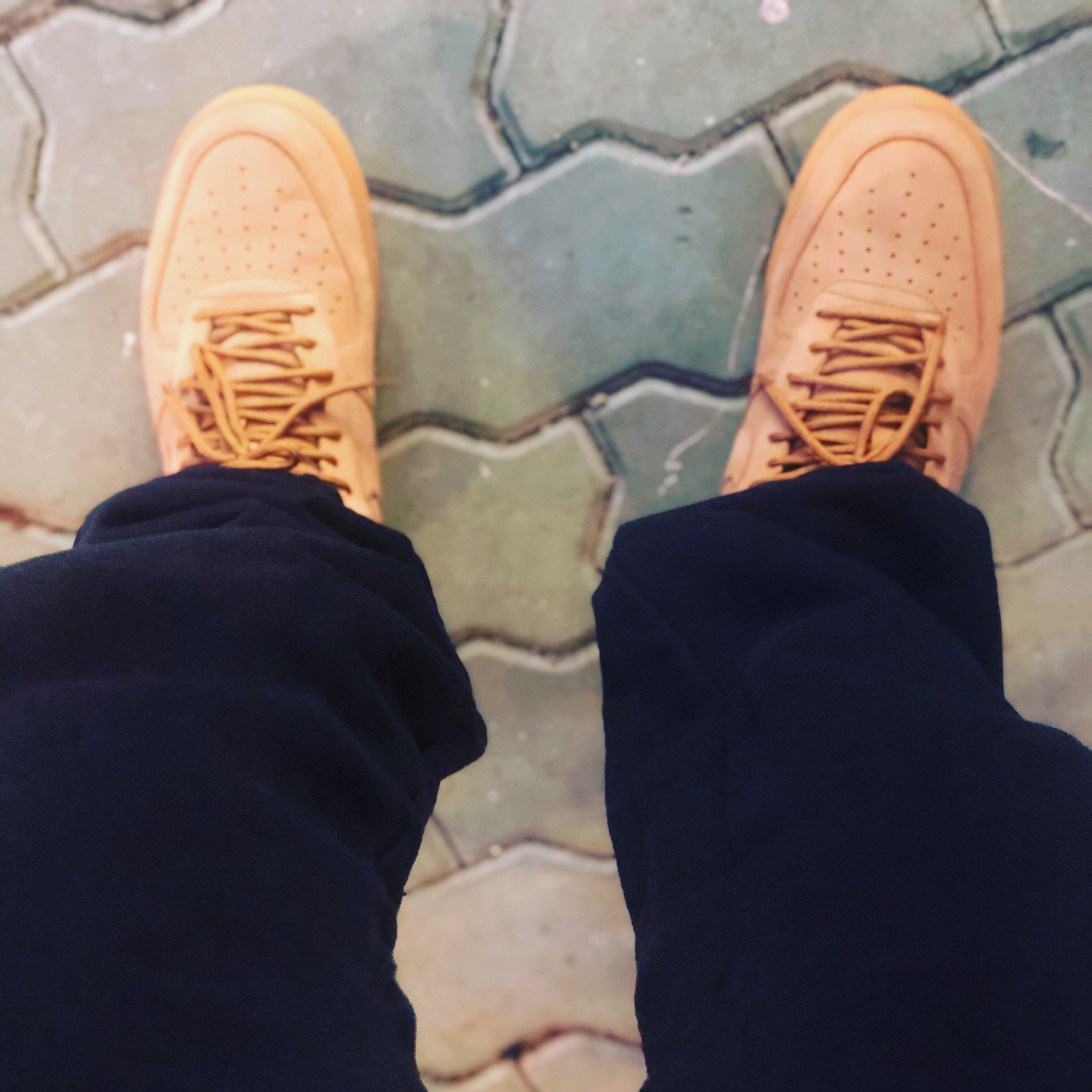 Nike Air Force 1 '07 WB Flax 착용 스타일