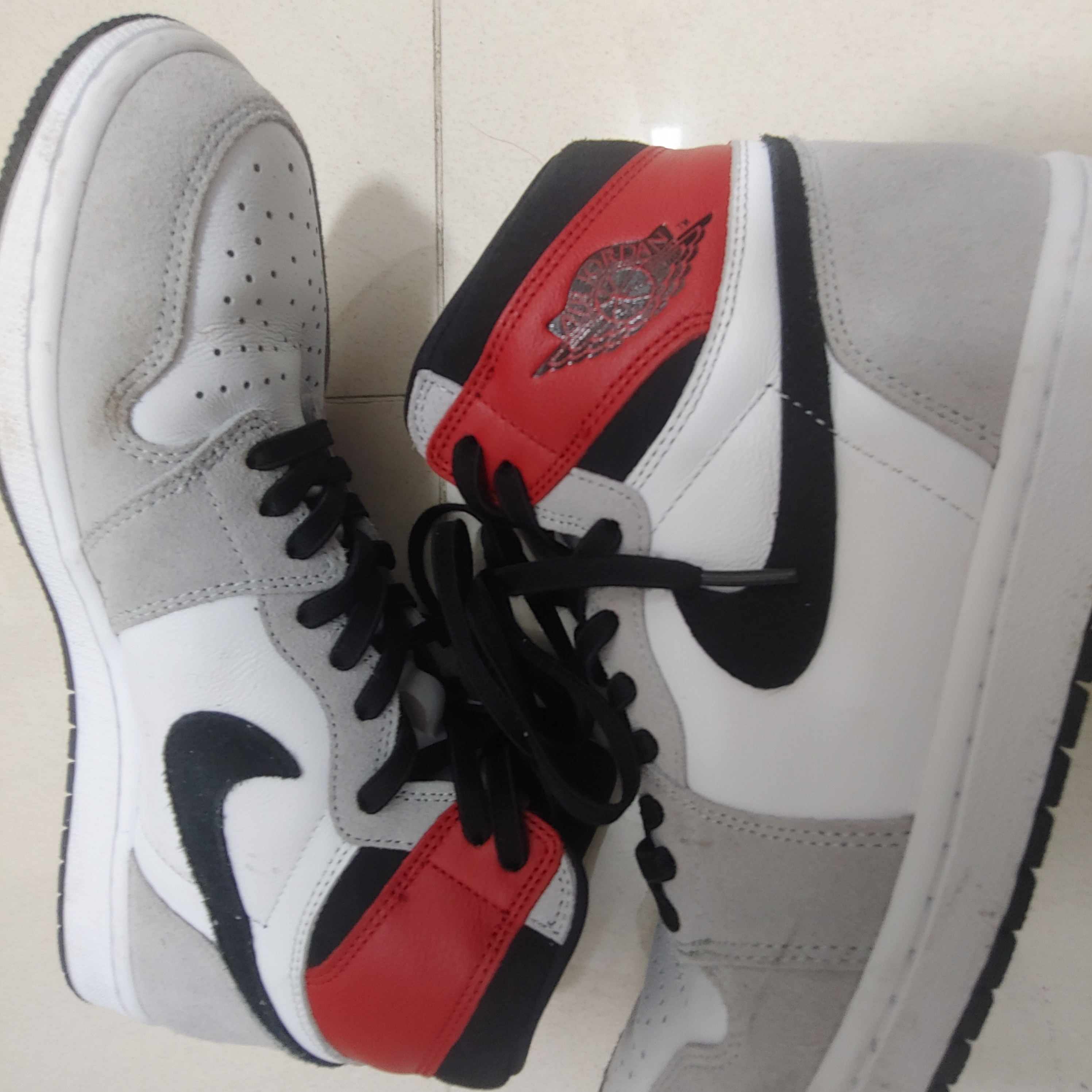 Jordan 1 Retro High OG Light Smoke Grey 착용 스타일 - 1