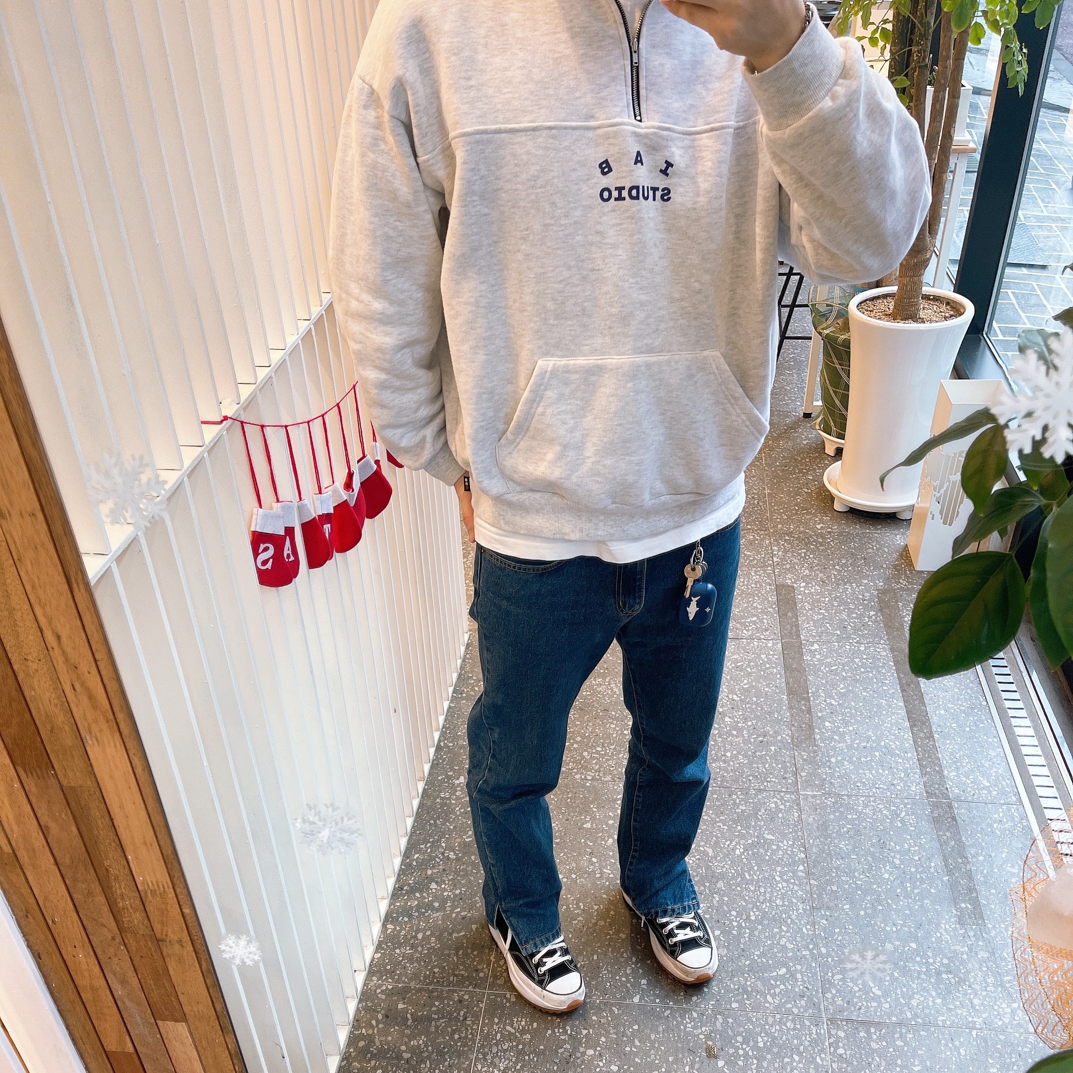 IAB Studio Half Zip Pullover Light Gray, Converse Run Star Hike Hi Black White Gum 착용 스타일