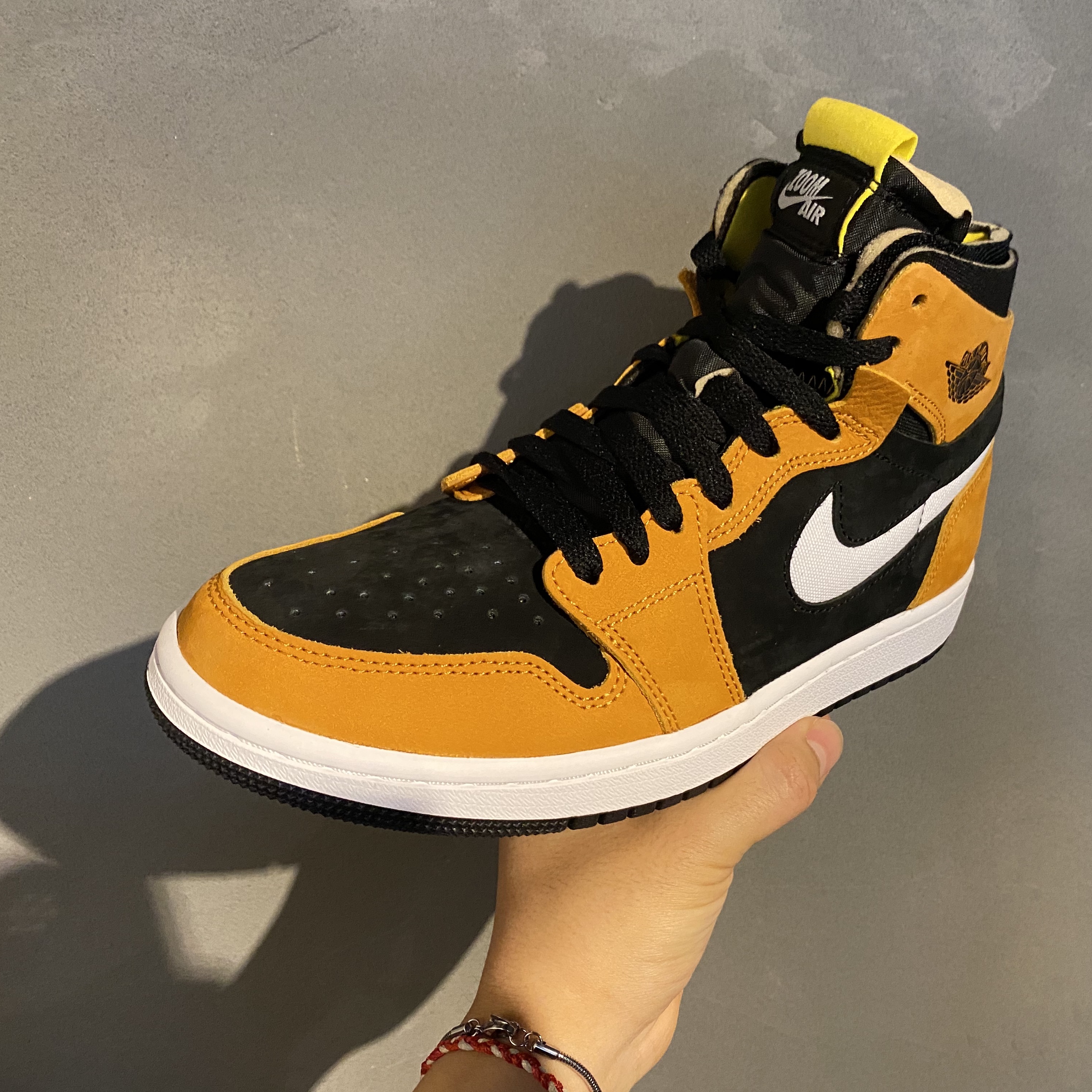 Jordan 1 Zoom Air CMFT Monarch Orange 착용 스타일