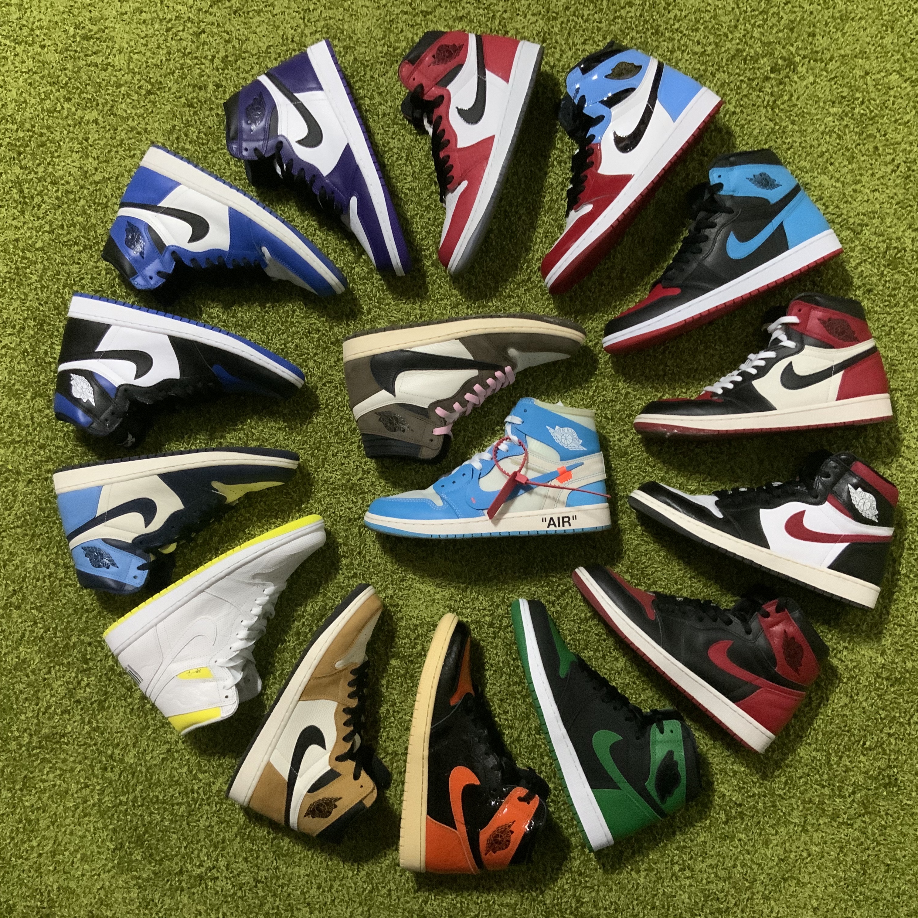Jordan 1 x Off-White Retro High University Blue, Jordan 1 x Travis Scott Retro High OG SP Mocha 착용 스타일 - 1