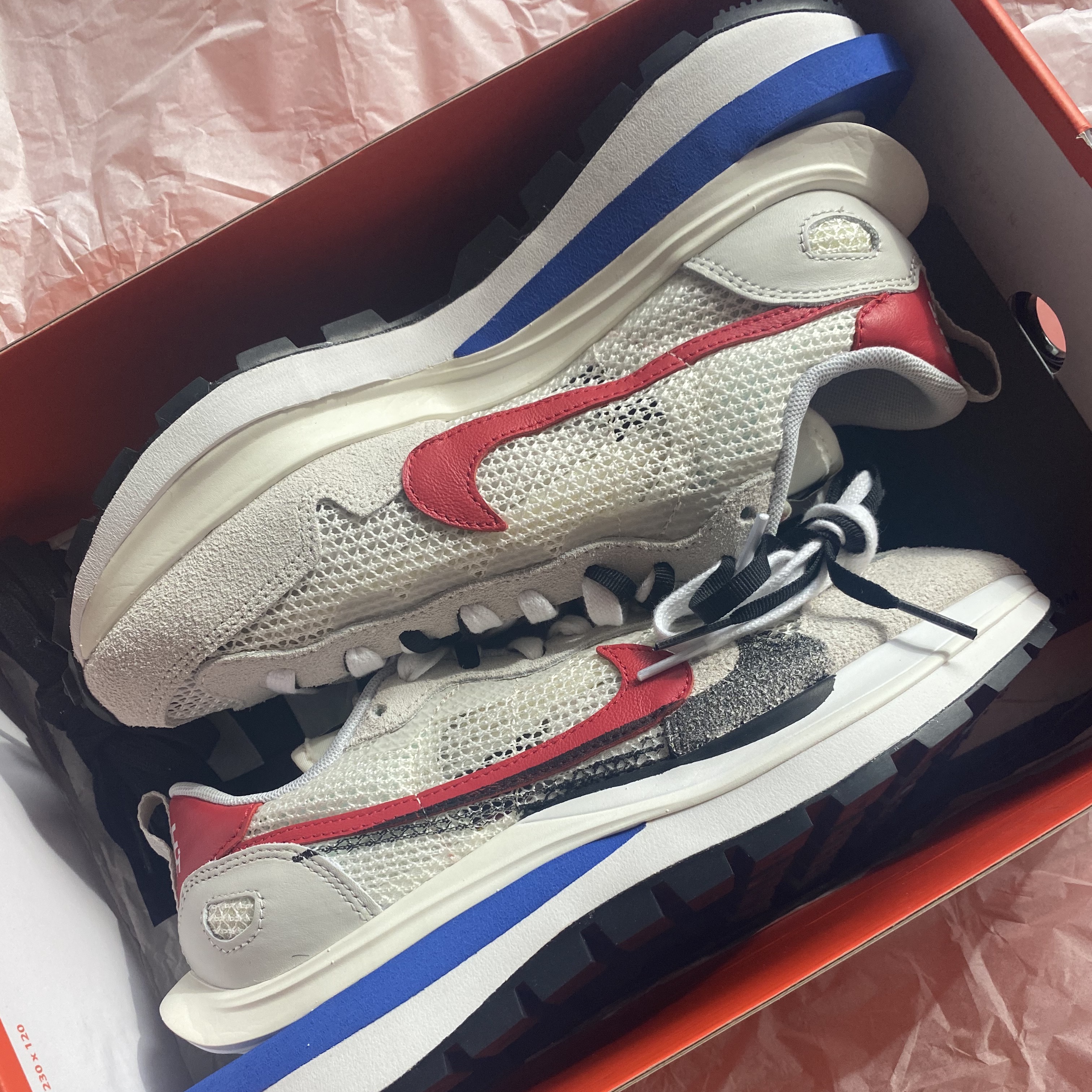 Nike x Sacai VaporWaffle Royal Fuchsia 착용 스타일