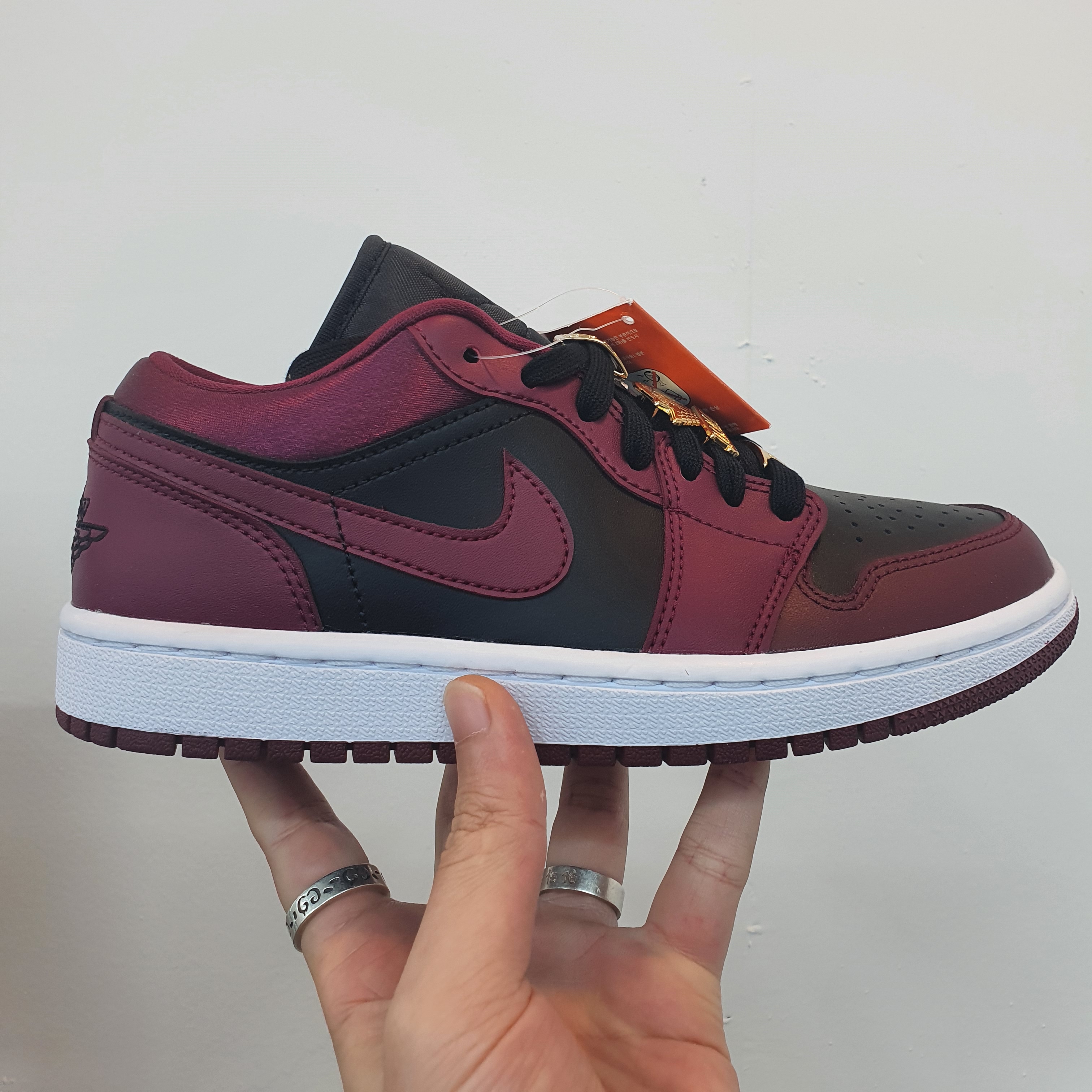 (W) Jordan 1 Low SE Dark Beetroot 착용 스타일