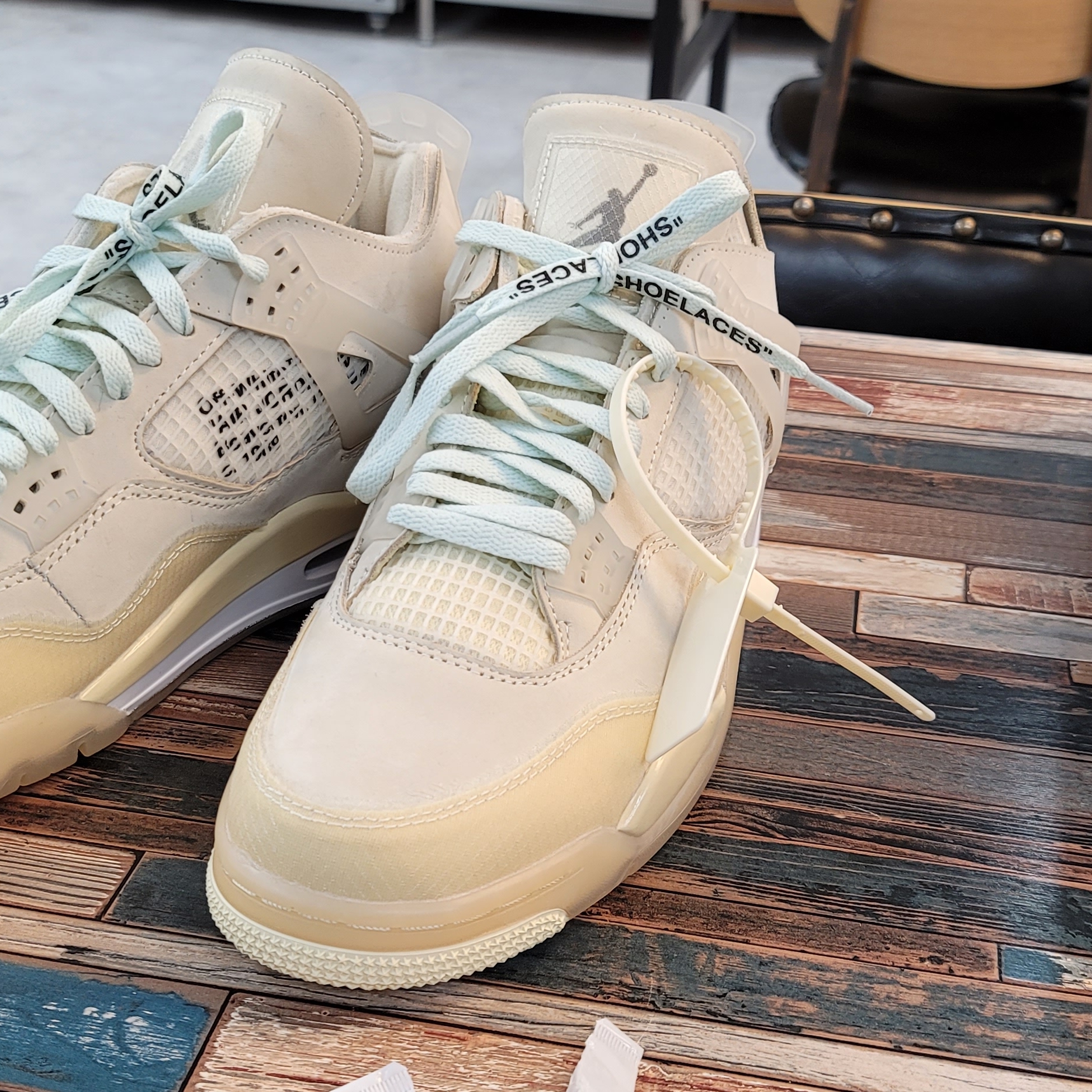 (W) Jordan 4 x Off-White Retro SP Sail 착용 스타일