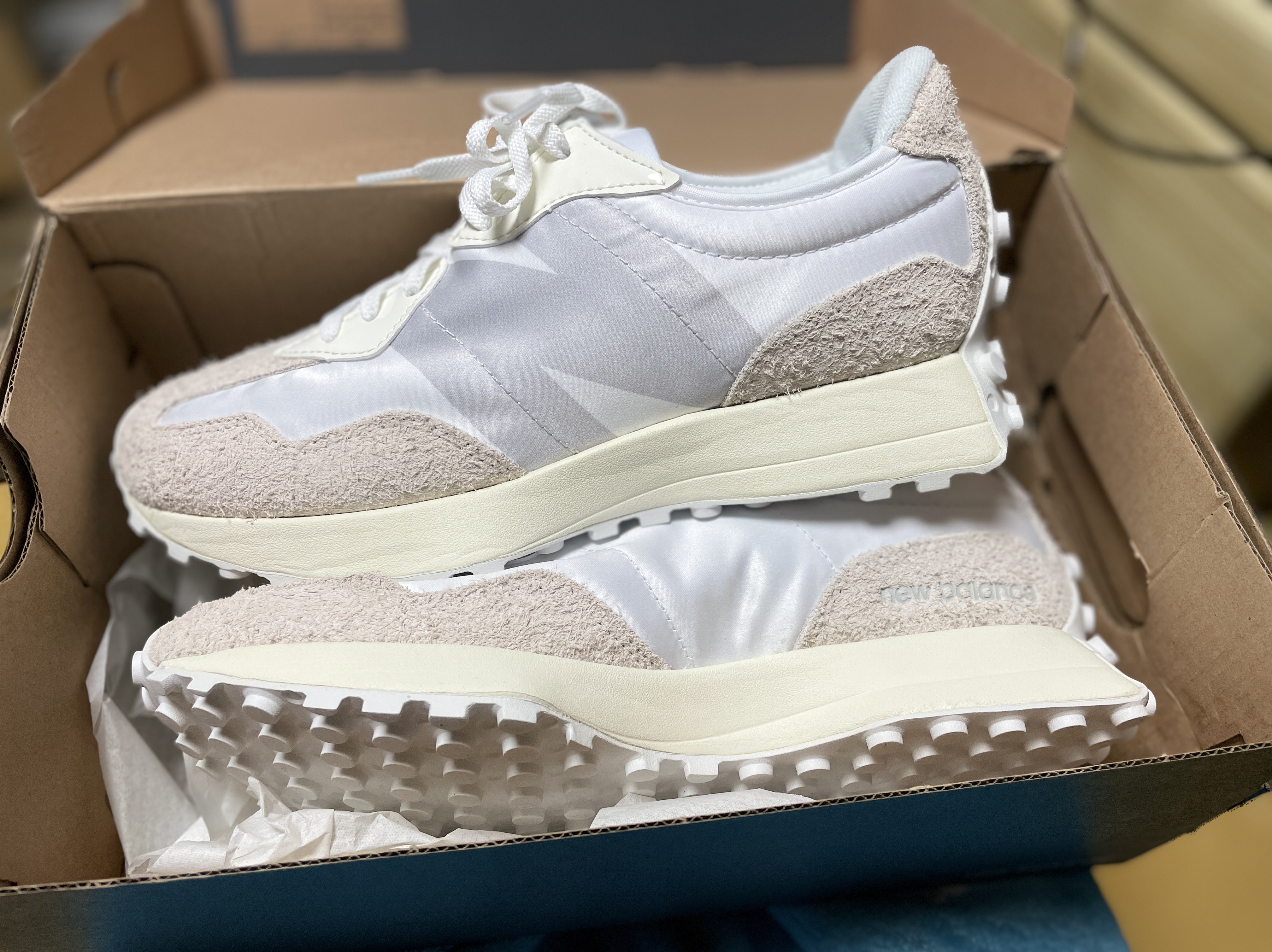 (W) New Balance 327 White Moonbeam 착용 스타일