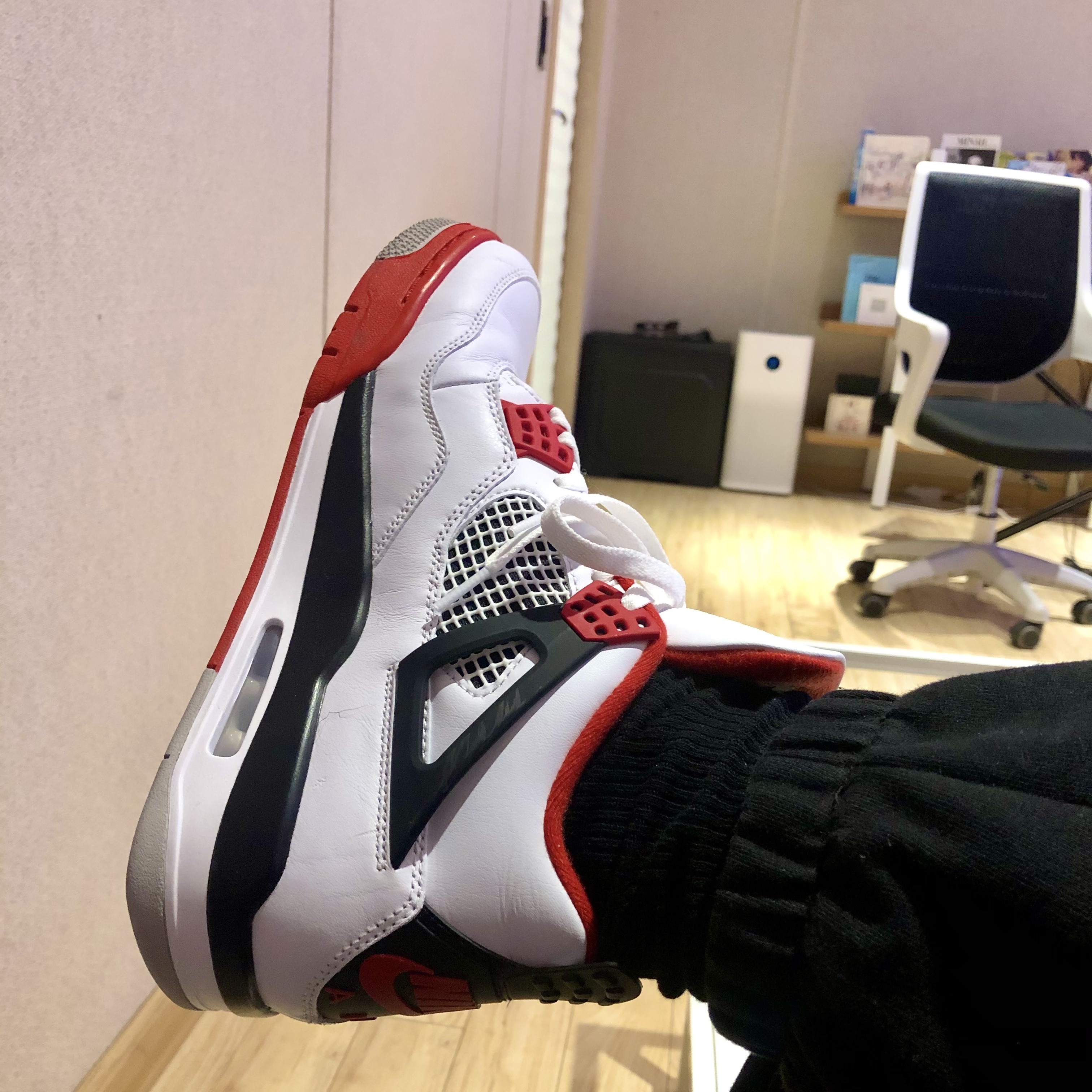 Jordan 4 Retro OG Fire Red 2020 착용 스타일 - 2