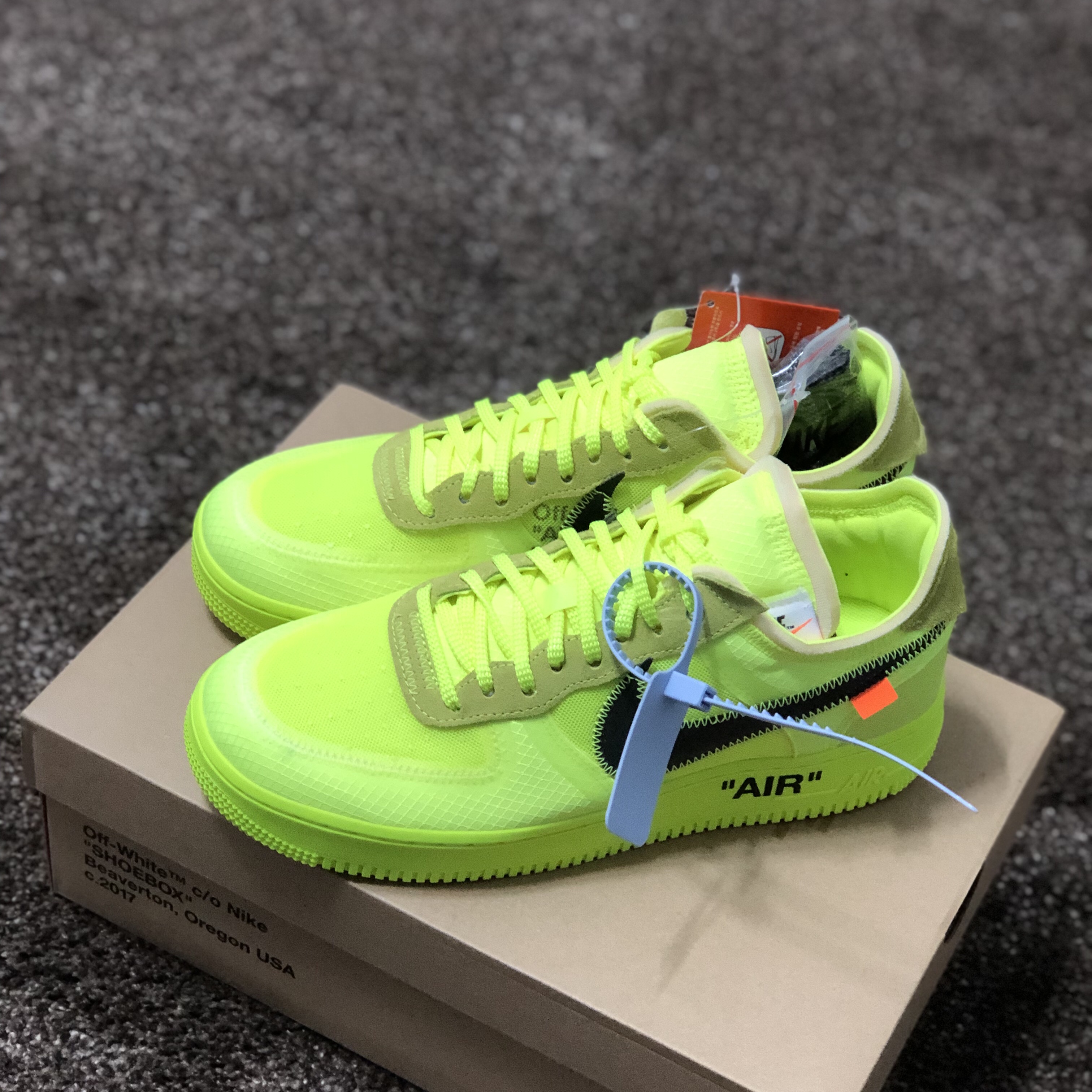 Nike x Off-White Air Force 1 Low Volt 착용 스타일