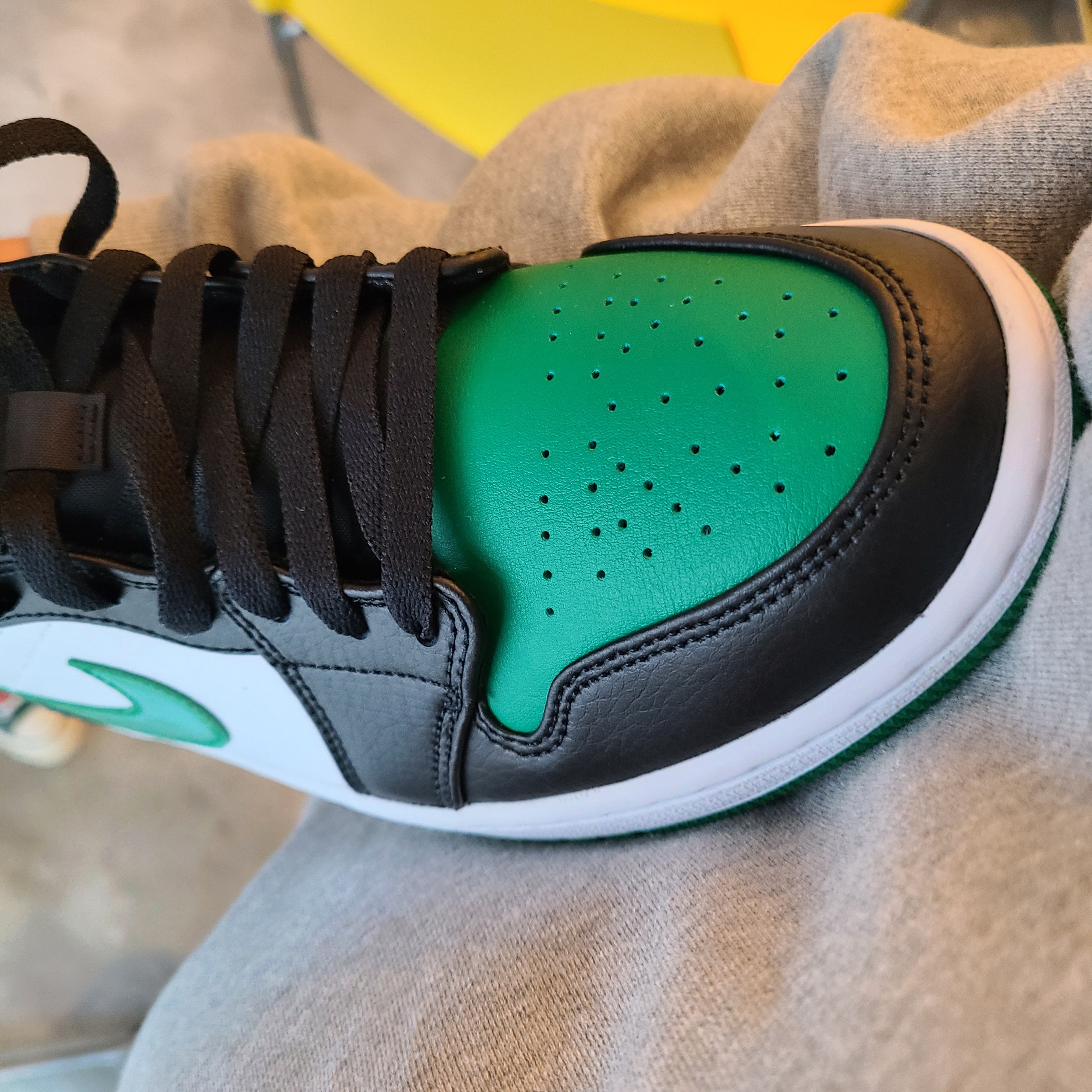 Jordan 1 Retro High OG Pine Green Black 착용 스타일