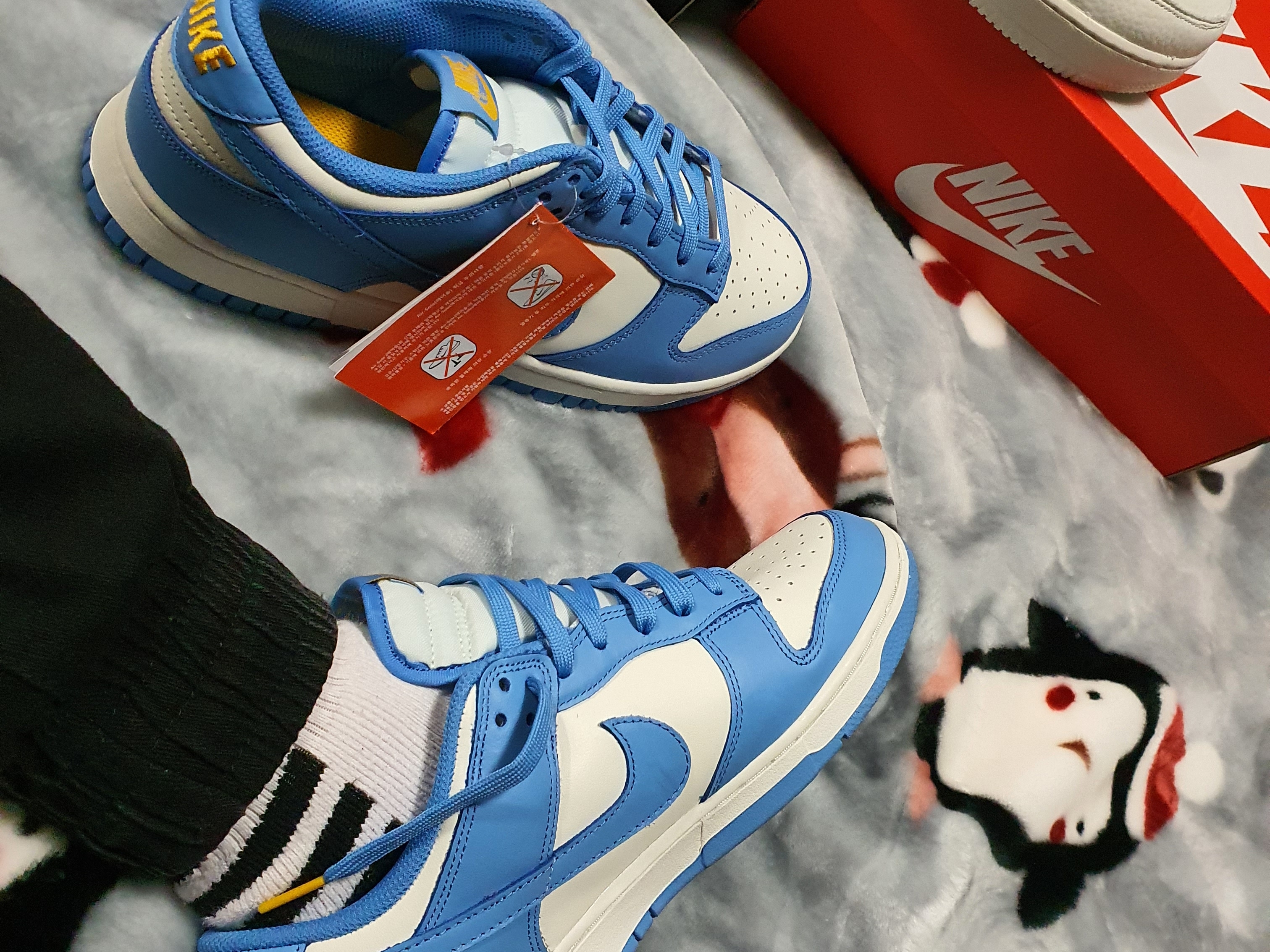 (W) Nike Dunk Low Coast, Nike Air Force 1 '07 Craft Mantra Orange 착용 스타일 - 1