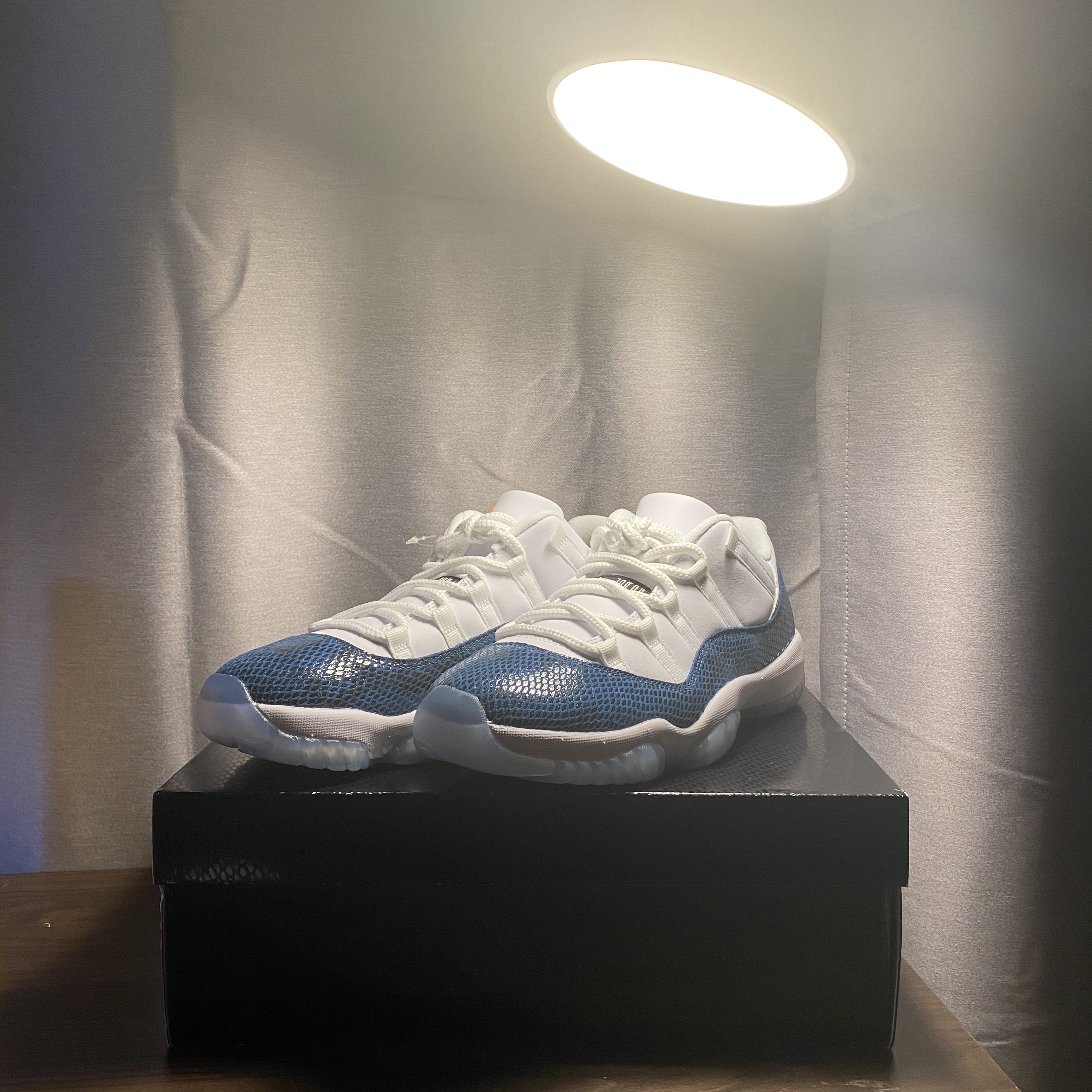Jordan 11 Retro Low Navy Snakeskin 2019 착용 스타일 - 3