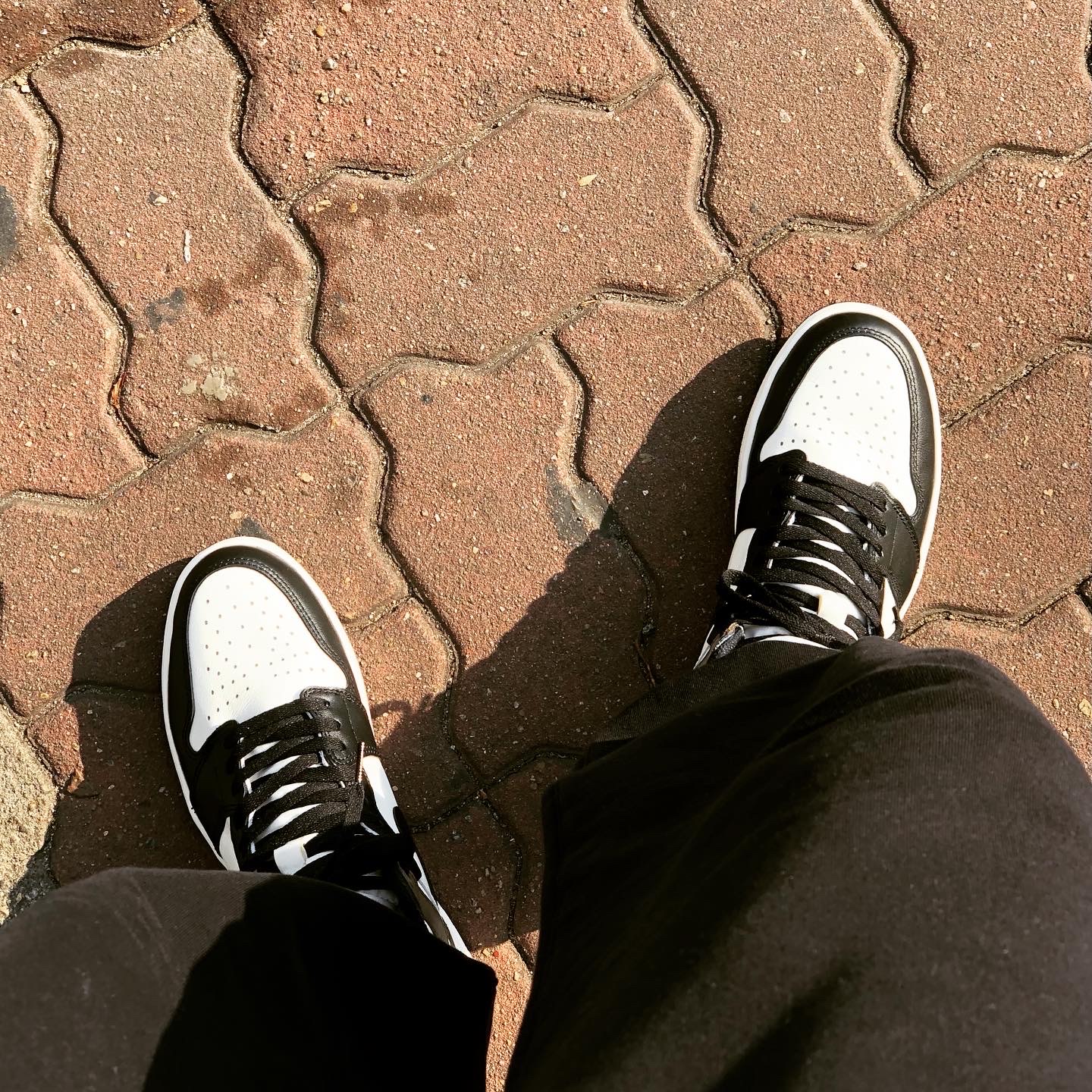 Jordan 1 Retro High OG Black Mocha 착용 스타일 - 2
