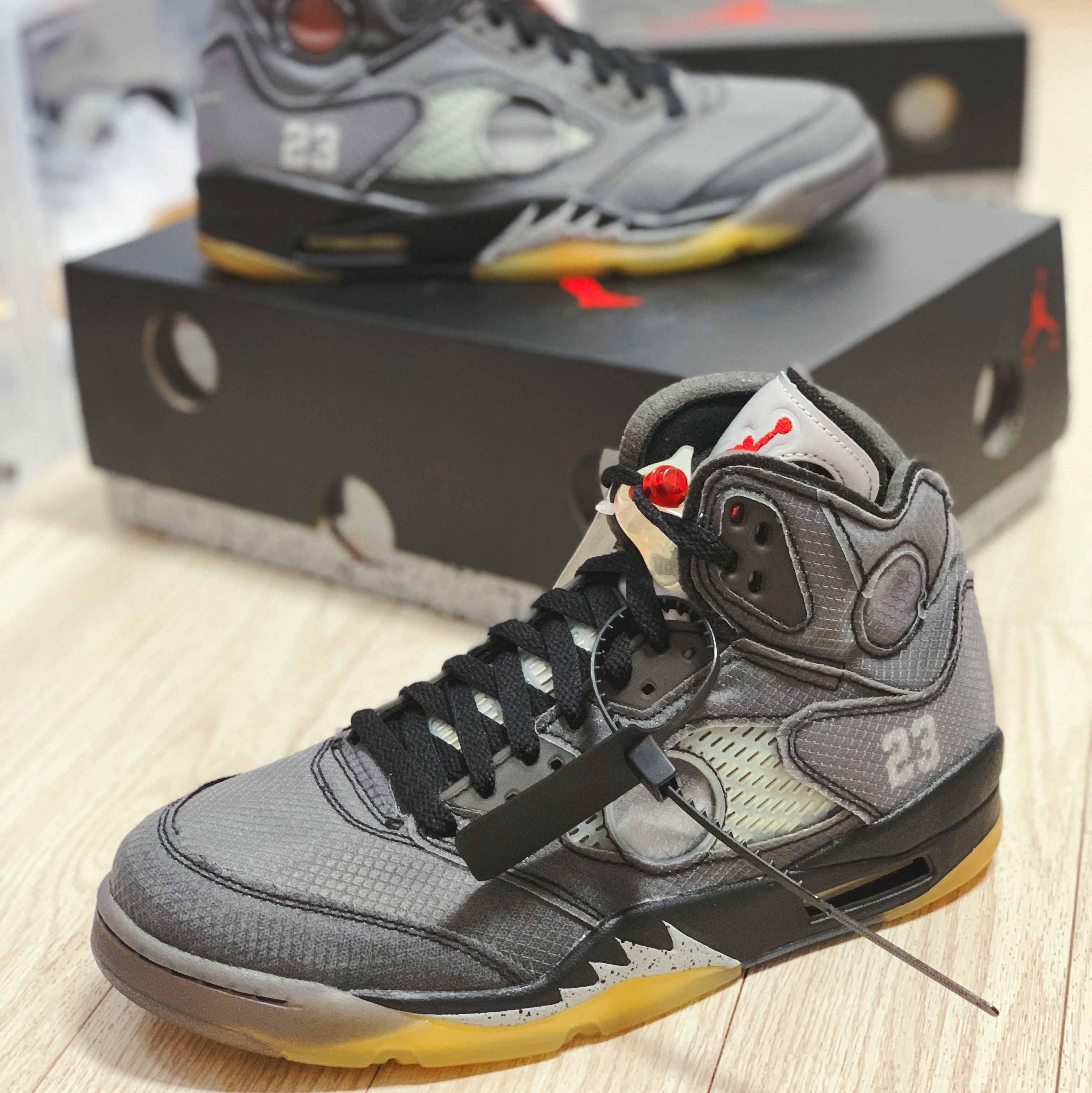 Jordan 5 x Off-White Retro SP Black Muslin 착용 스타일 - 2