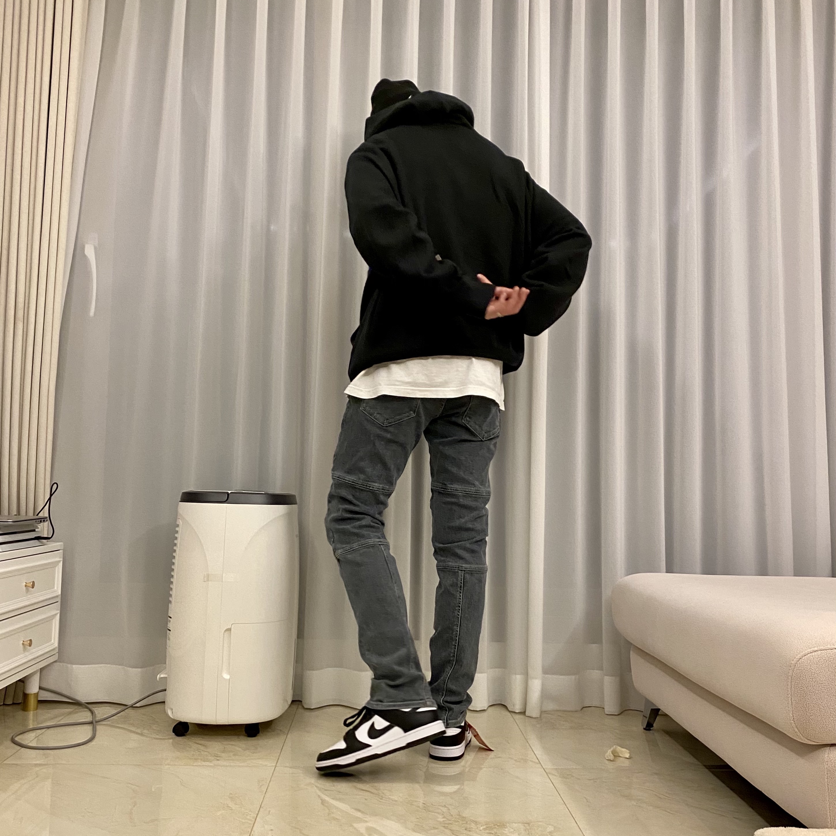 Nike x Stussy Cuff Beanie Black, Essentials 3D Silicon Applique Pullover Hoodie Dark Slate/Black 2020 착용 스타일 - 1