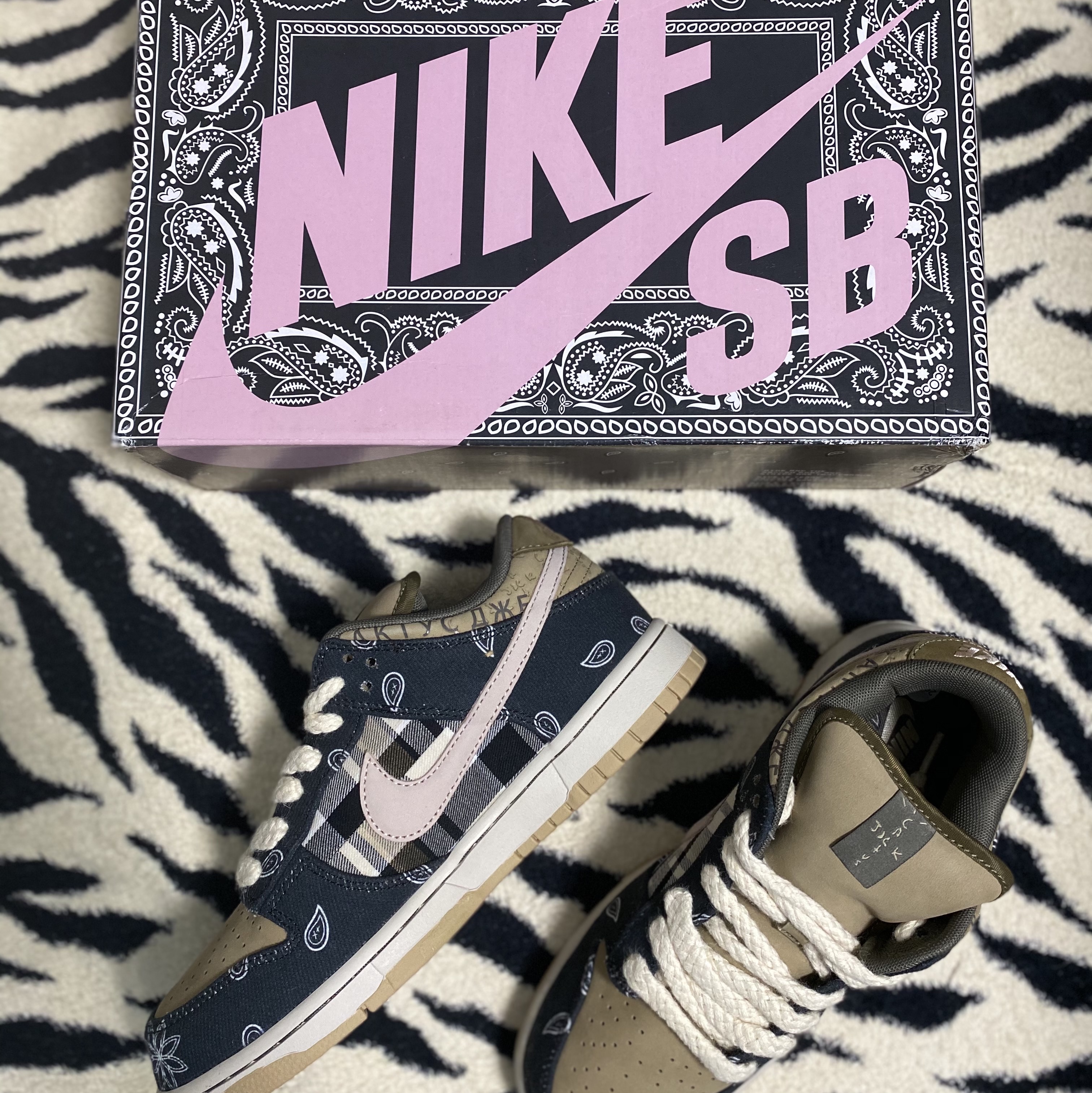 Nike x Travis Scott SB Dunk Low (Special Box) 착용 스타일
