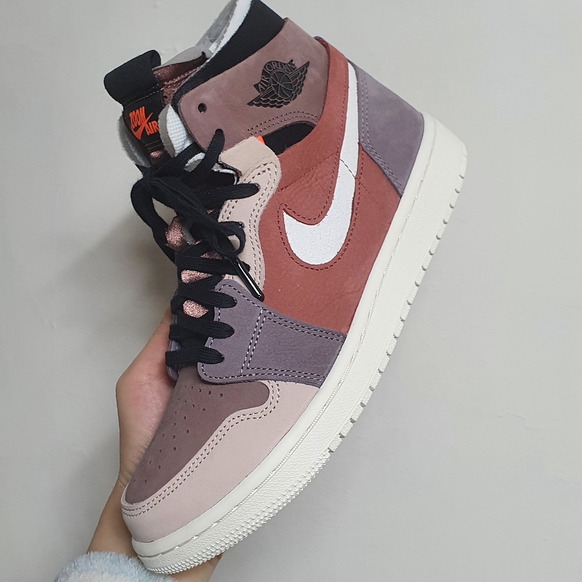 (W) Jordan 1 Zoom Air CMFT Rust 착용 스타일 - 1