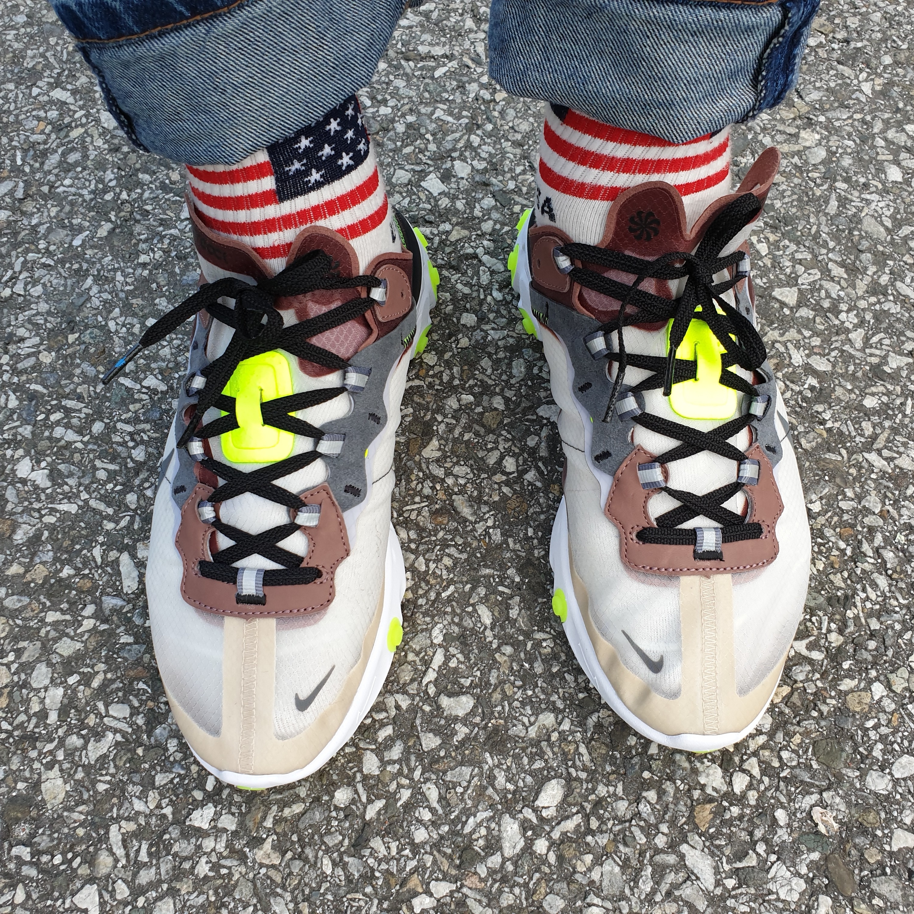 Nike React Element 87 Desert Sand 착용 스타일 - 1