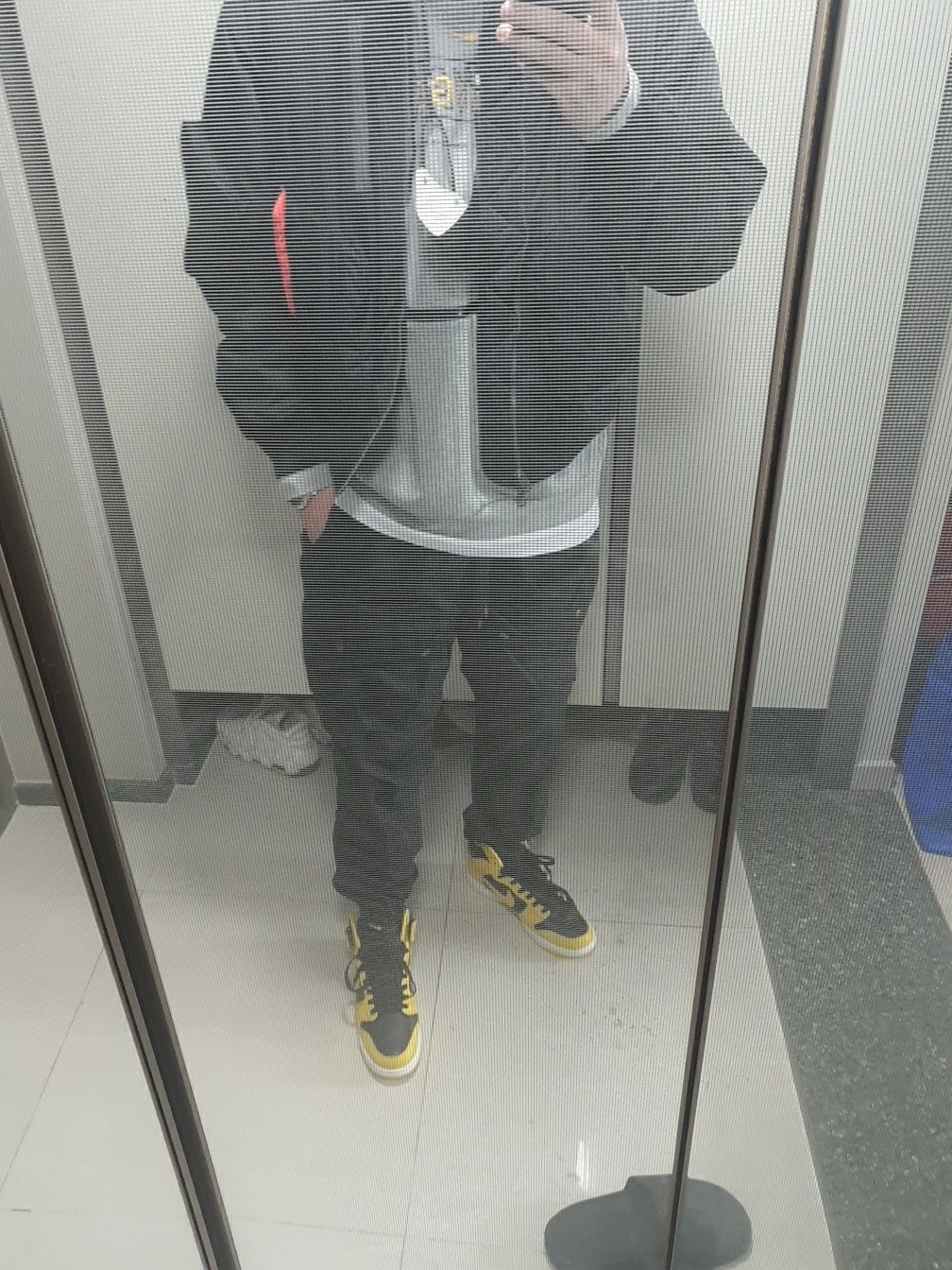 Nike Dunk High SP Varsity Maize, Nike Air More Uptempo White Gum 착용 스타일