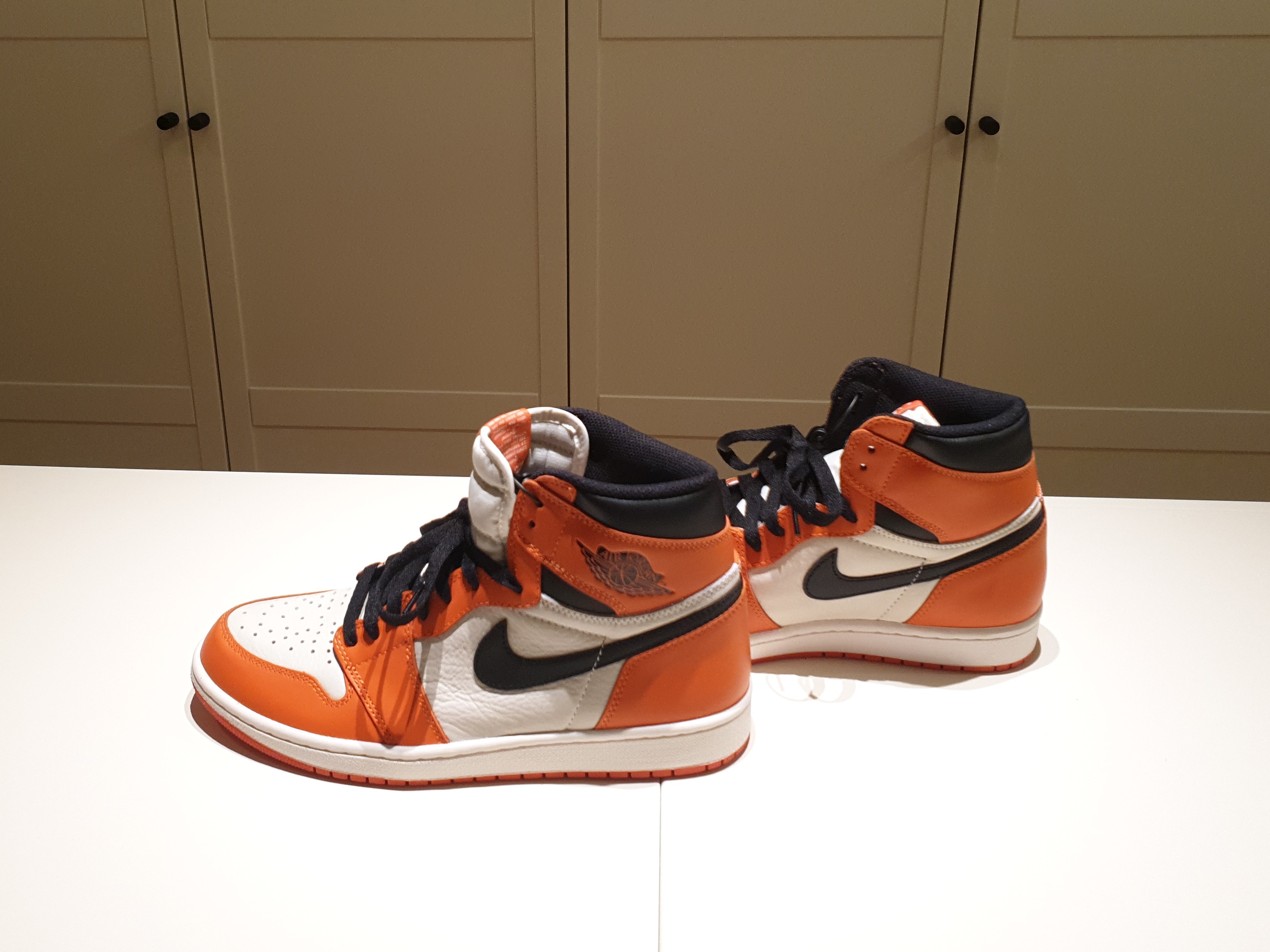 Jordan 1 Retro High OG Reverse Shattered Backboard 착용 스타일