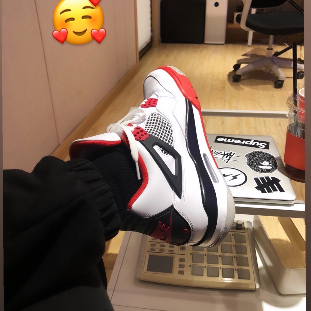 Jordan 4 Retro OG Fire Red 2020 착용 스타일 - 3