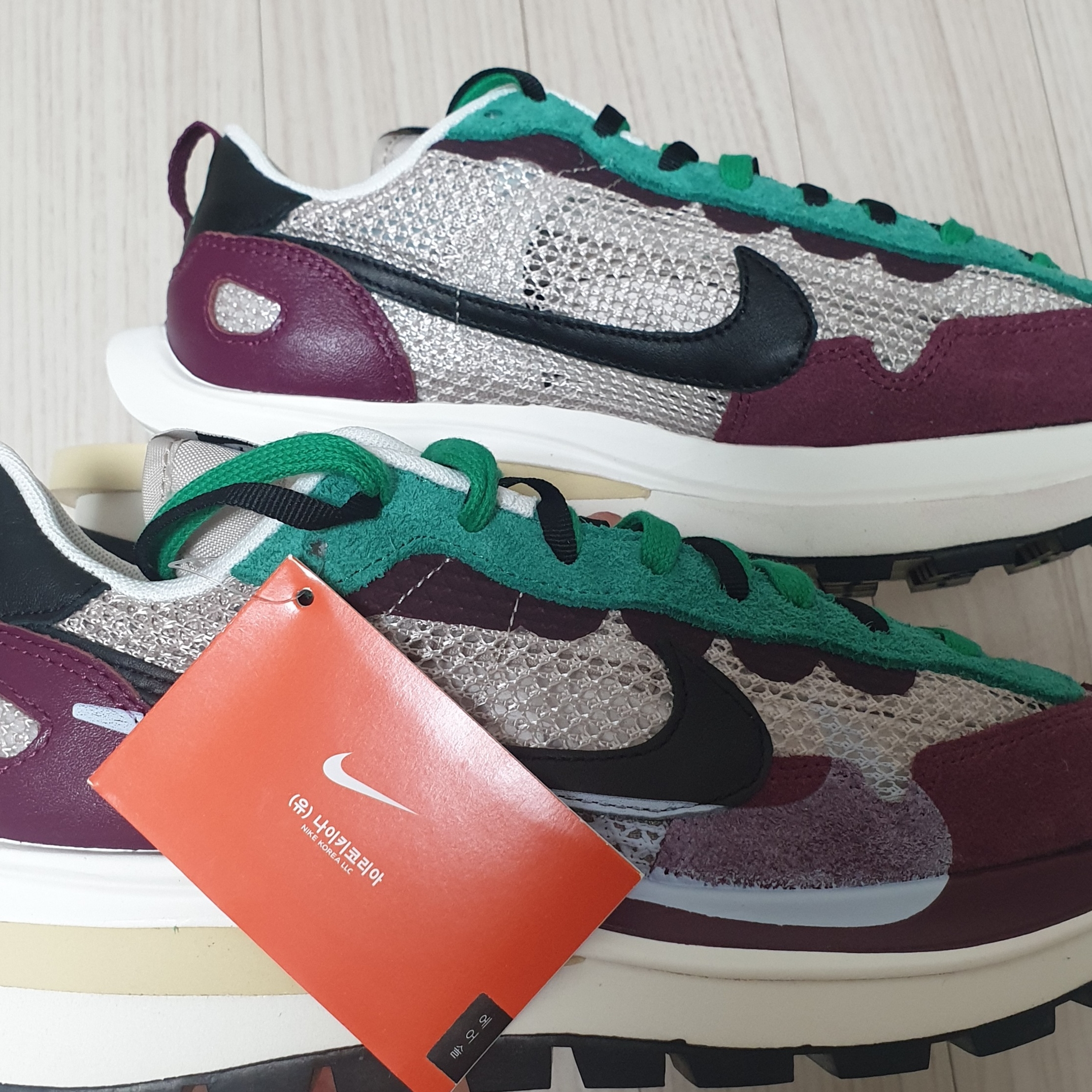 Nike x Sacai VaporWaffle String & Black Villain Red 착용 스타일