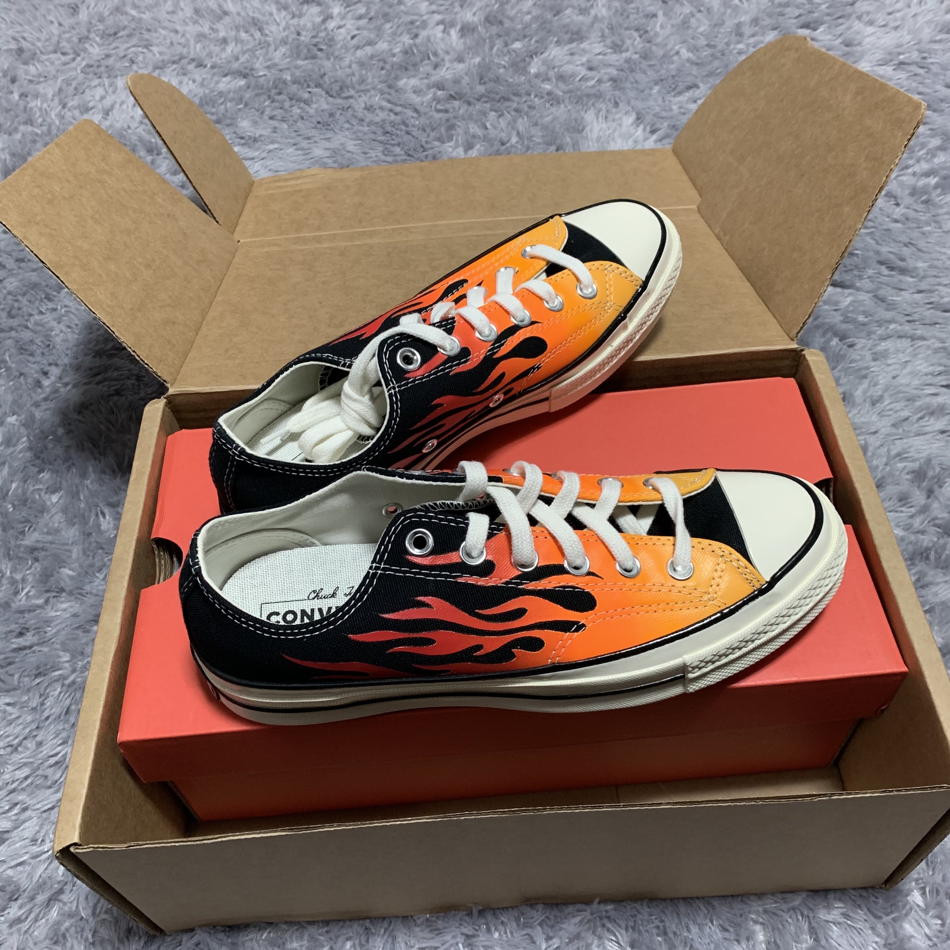 Converse Chuck 70 Ox Archive Print Flames Black 착용 스타일