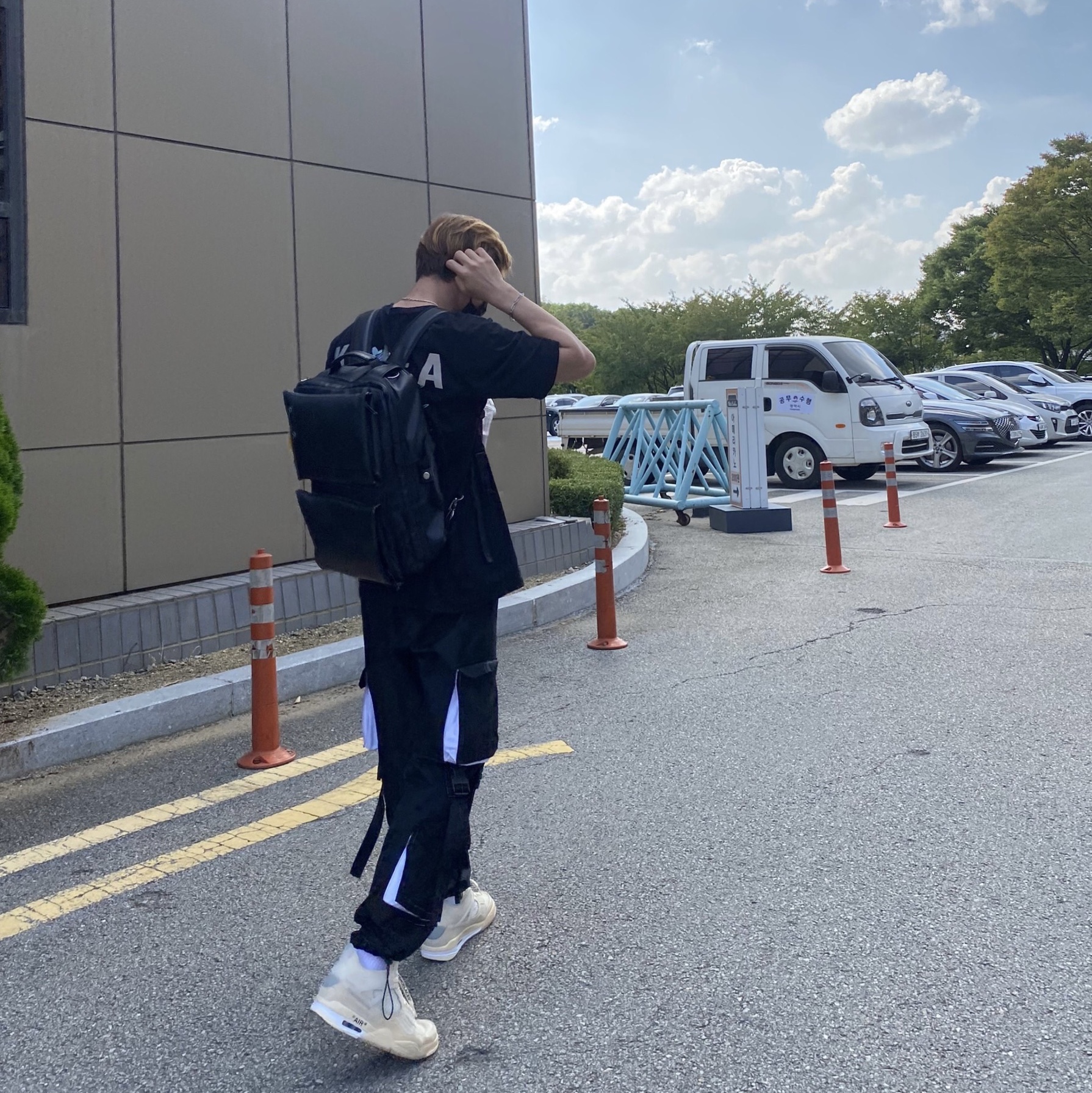 (W) Jordan 4 x Off-White Retro SP Sail 착용 스타일