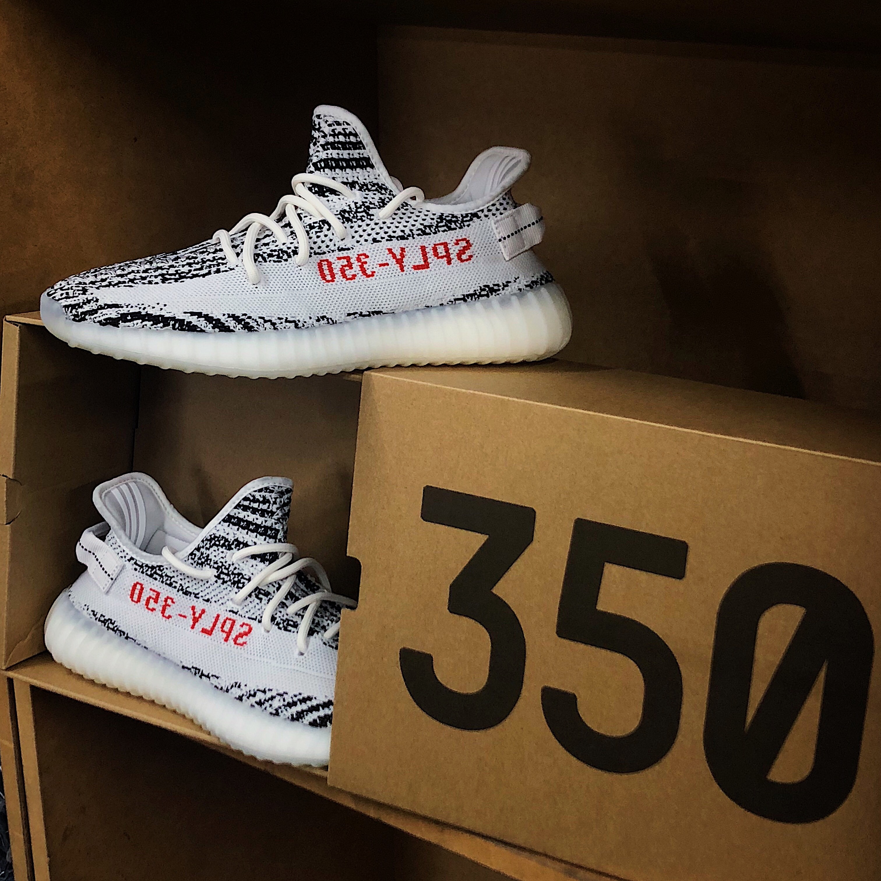 Adidas Yeezy Boost 350 V2 Zebra 2017/2019/2020 착용 스타일