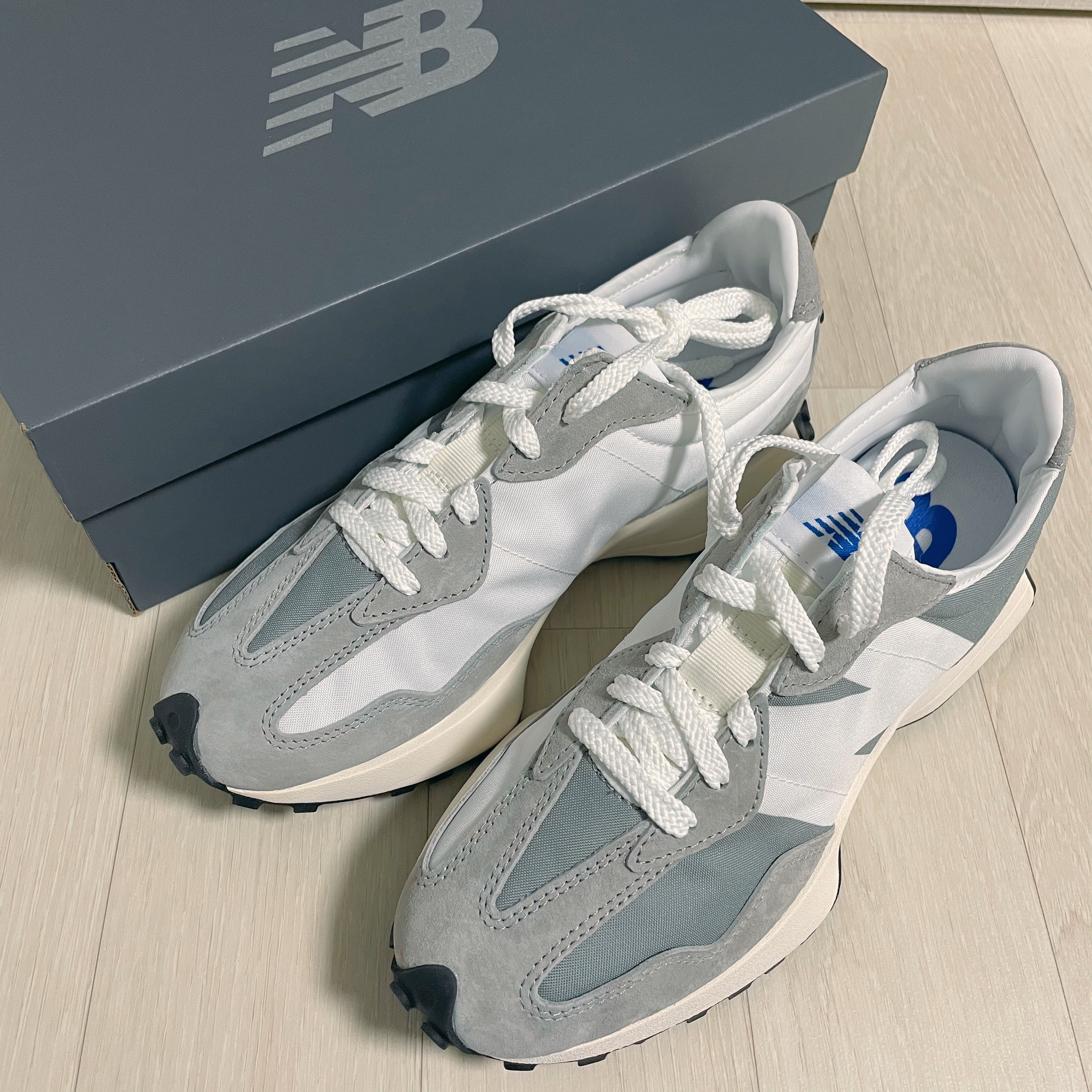 New Balance 327 Grey 착용 스타일
