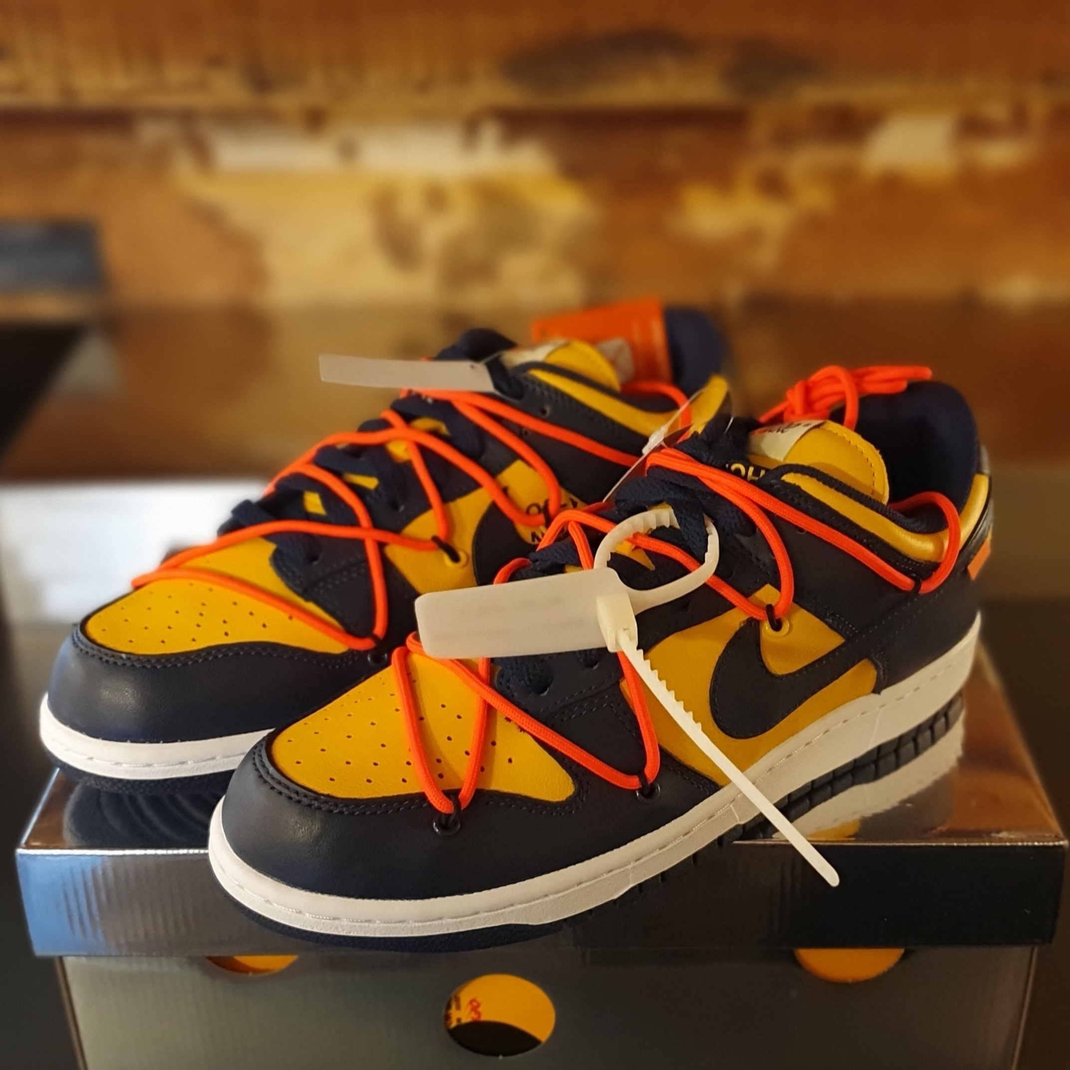 Nike x Off-White Dunk Low University Gold Midnight Navy 착용 스타일