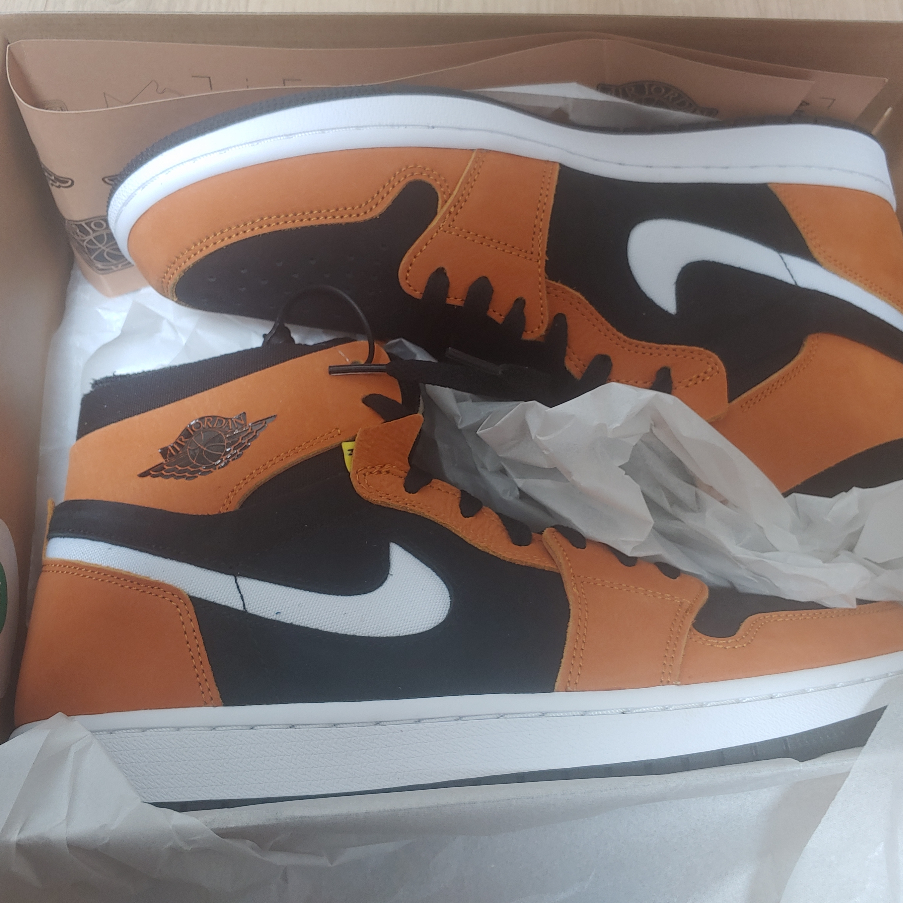 Jordan 1 Zoom Air CMFT Monarch Orange 착용 스타일