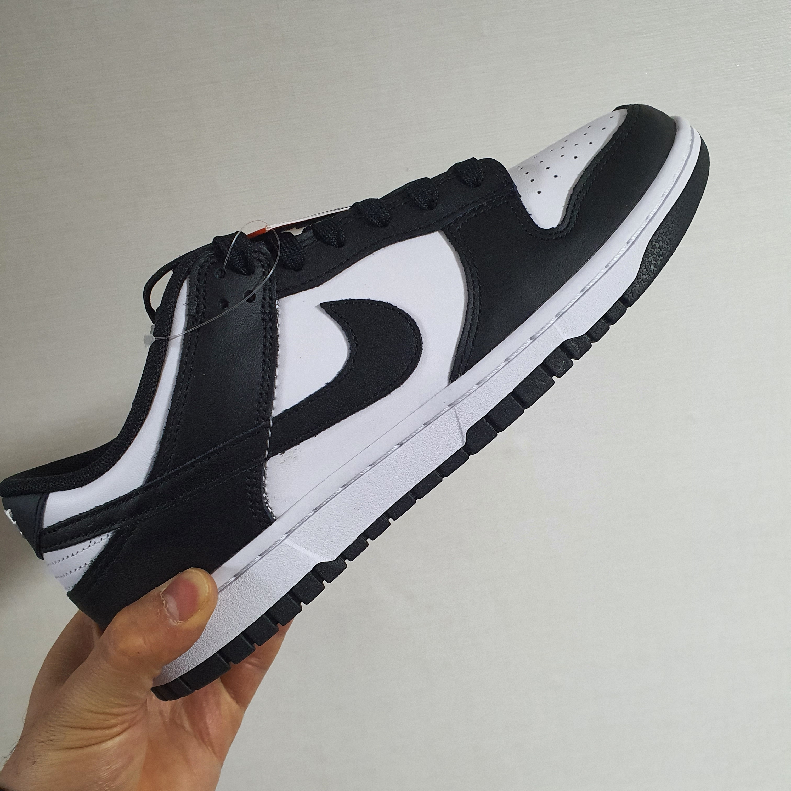Nike Dunk Low Retro Black 착용 스타일 - 2
