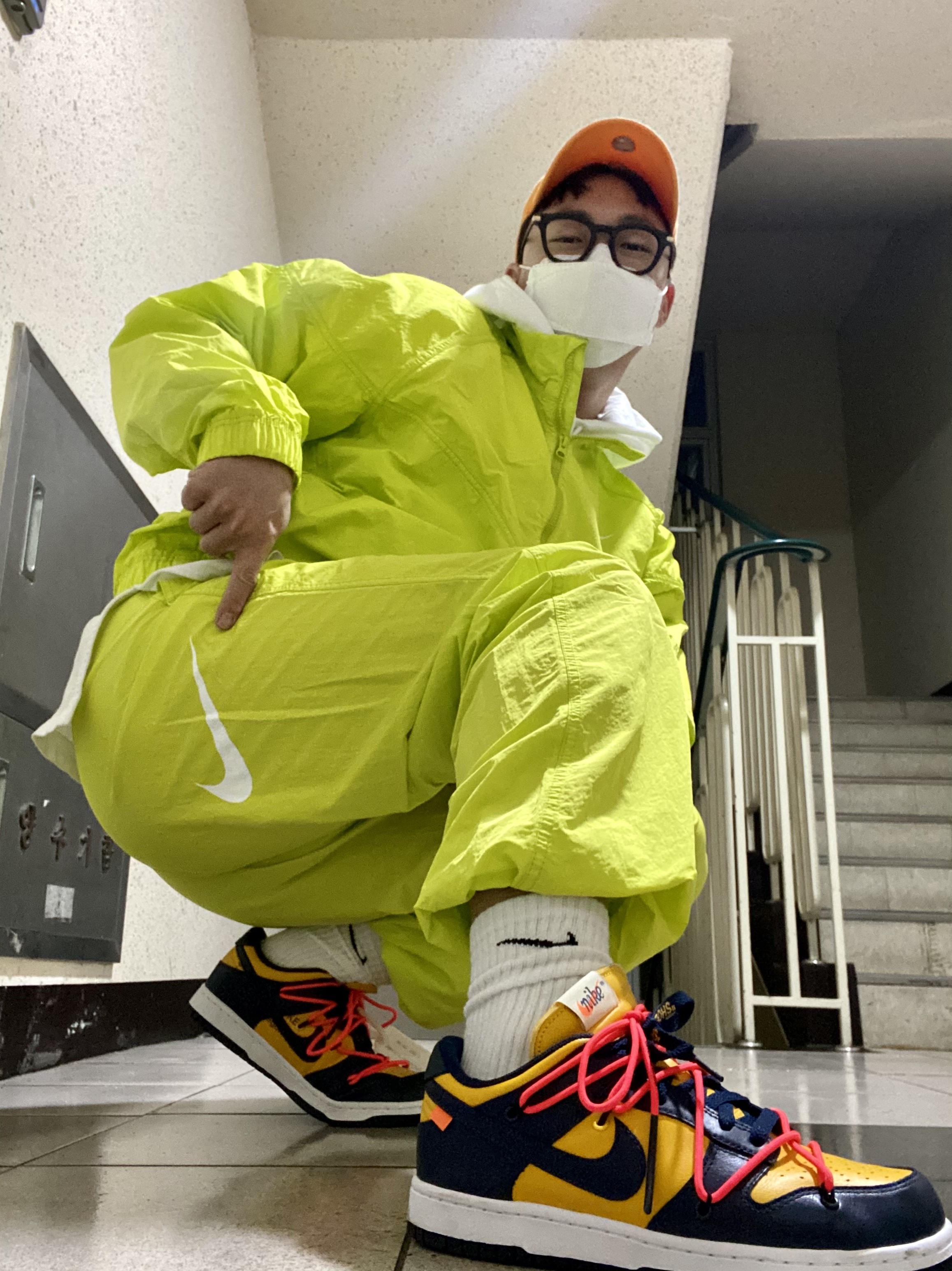 Nike x Stussy Windrunner Jacket Bright Cactus, Nike x Stussy Beach Pants Bright Cactus 착용 스타일