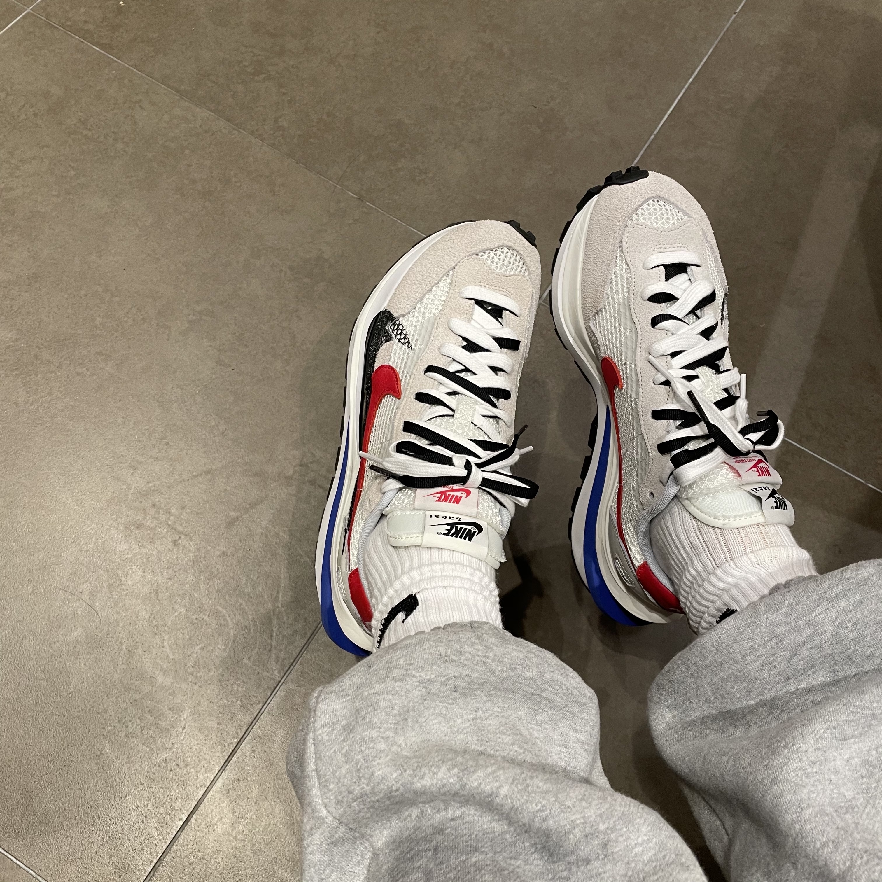 Nike x Sacai VaporWaffle Royal Fuchsia 착용 스타일