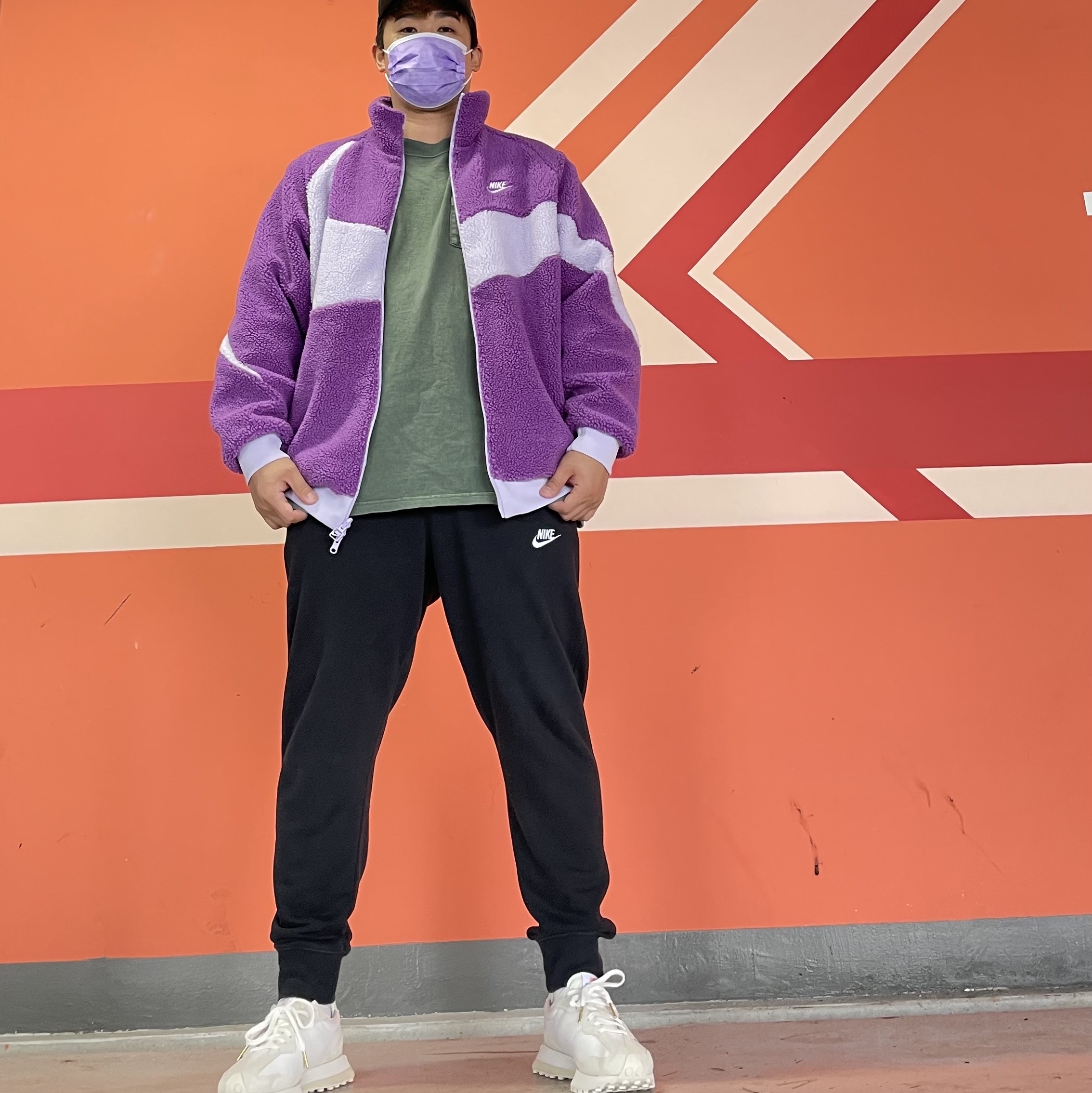 New Balance x Casablanca 327 Idealist Off White Green, Nike Big Swoosh Full Zip Jacket Purple Violet 착용 스타일