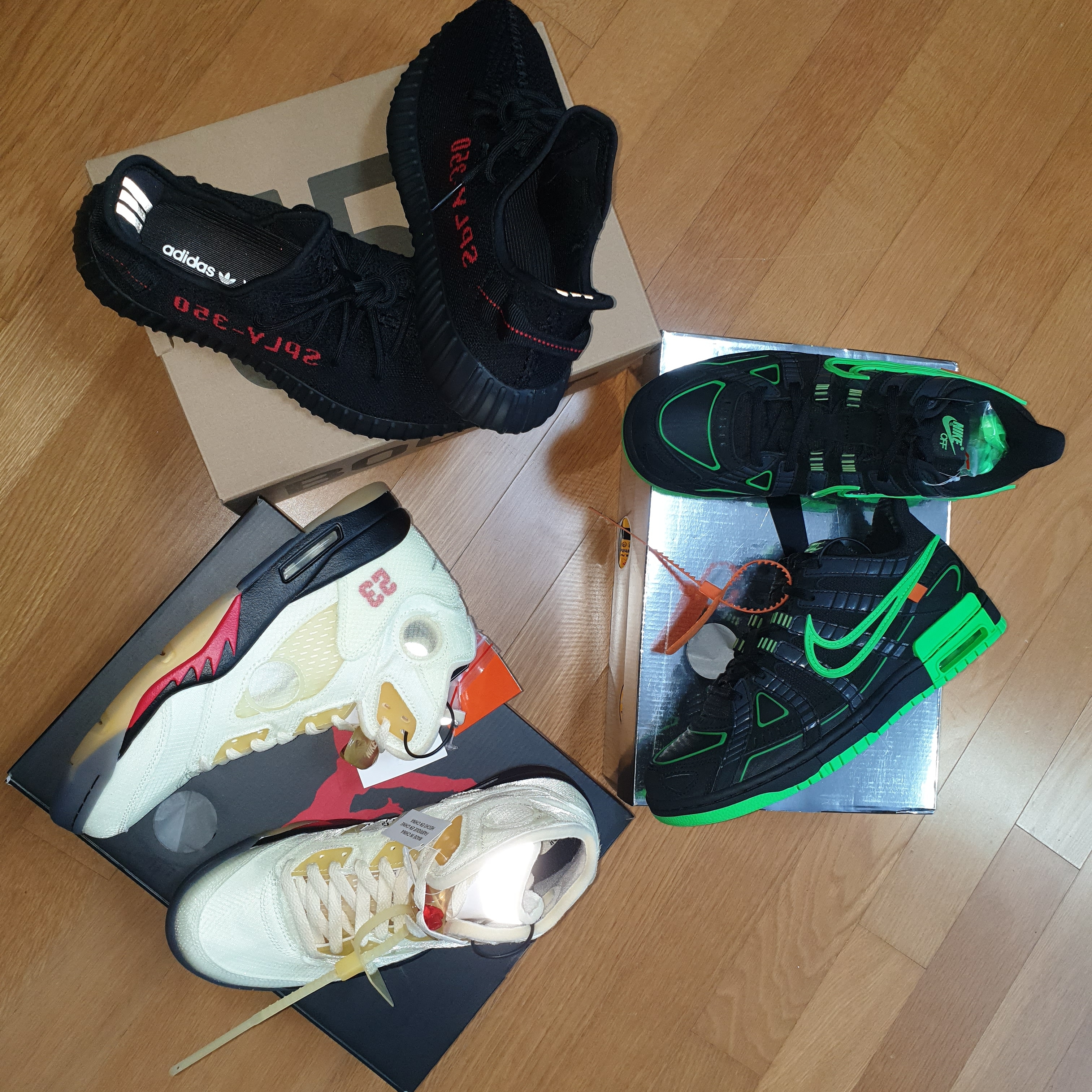 Jordan 5 x Off-White Retro SP Sail Fire Red, Nike x Off-White Air Rubber Dunk Green Strike 착용 스타일