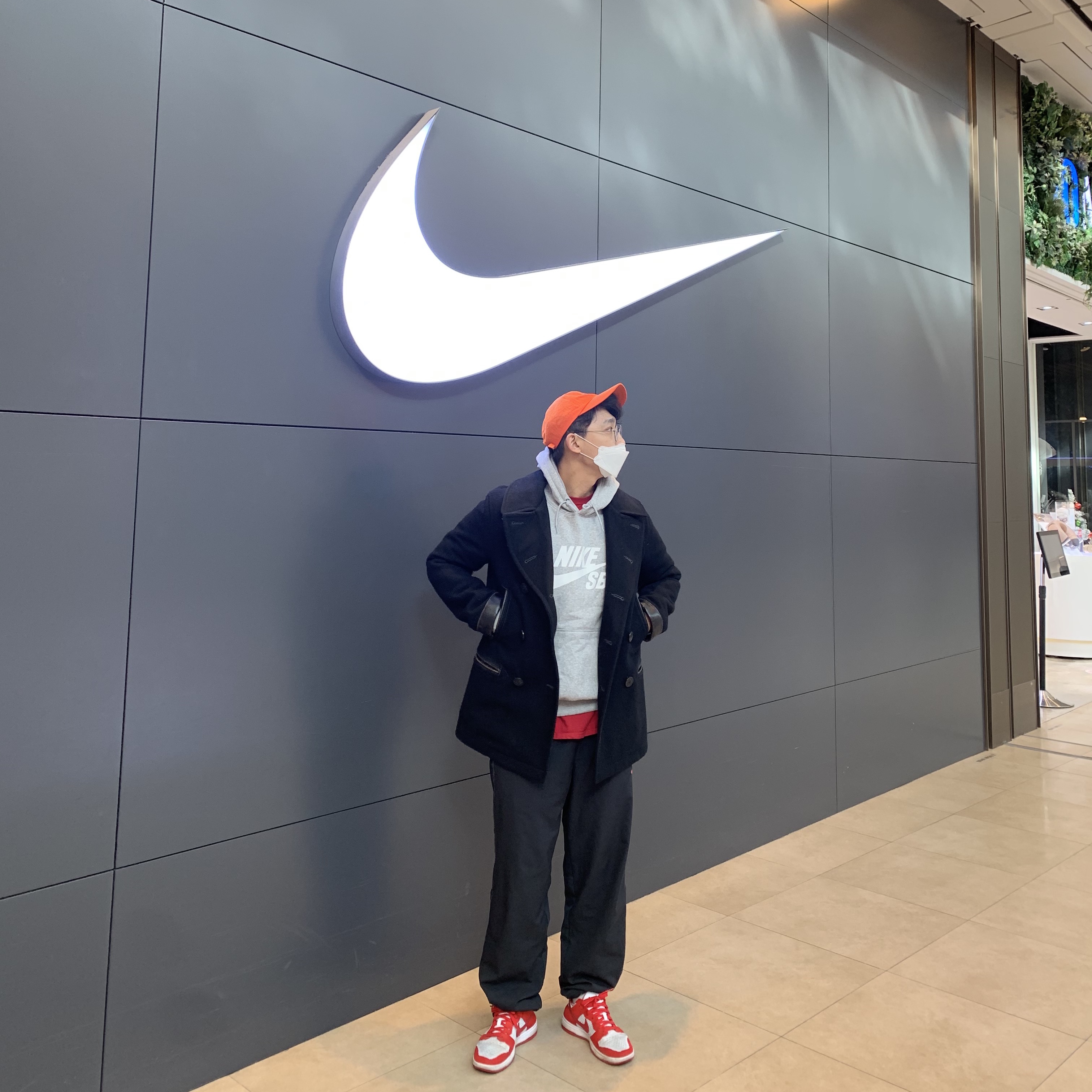 Nike Dunk Low Flyknit University Red Wolf Grey 착용 스타일