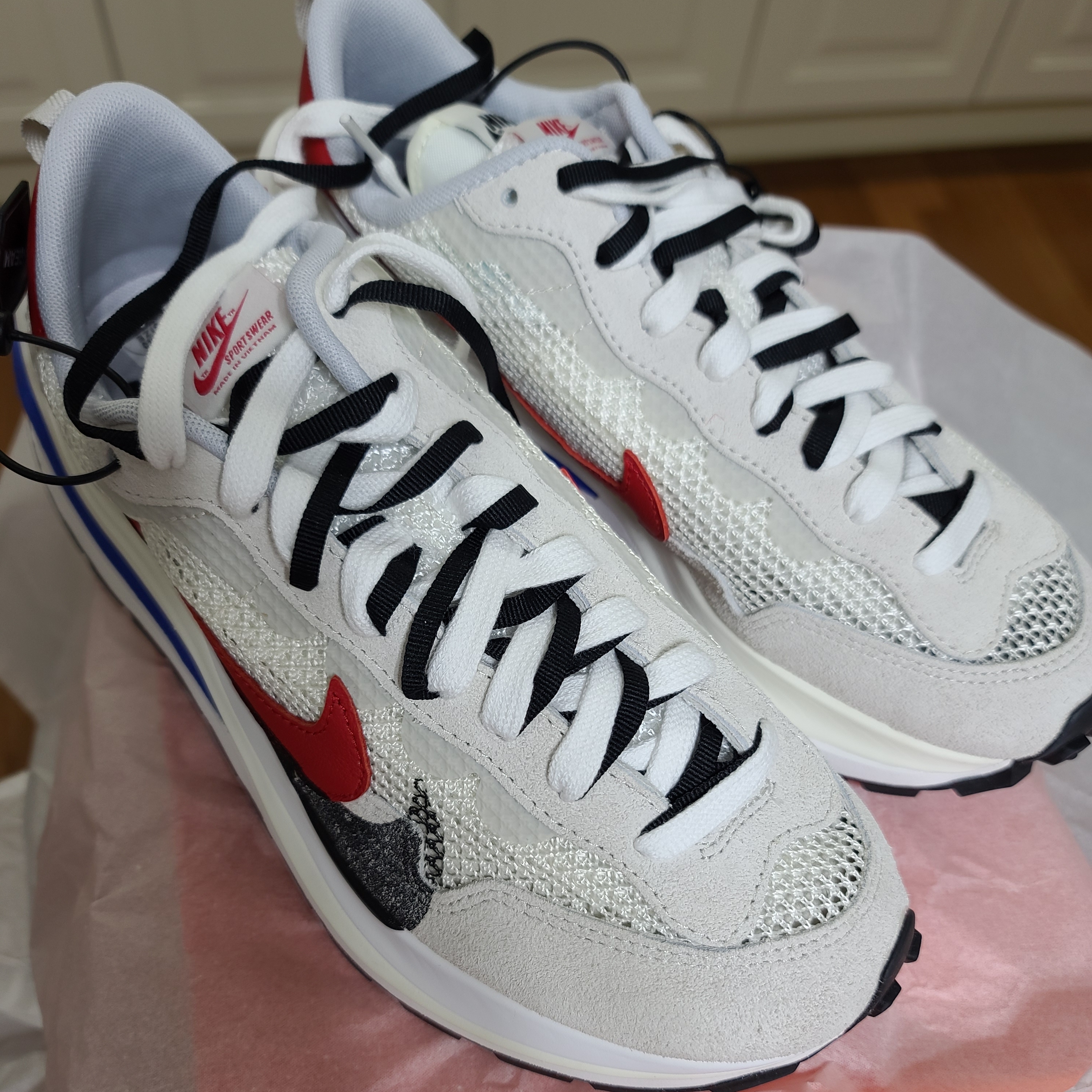 Nike x Sacai VaporWaffle Royal Fuchsia 착용 스타일