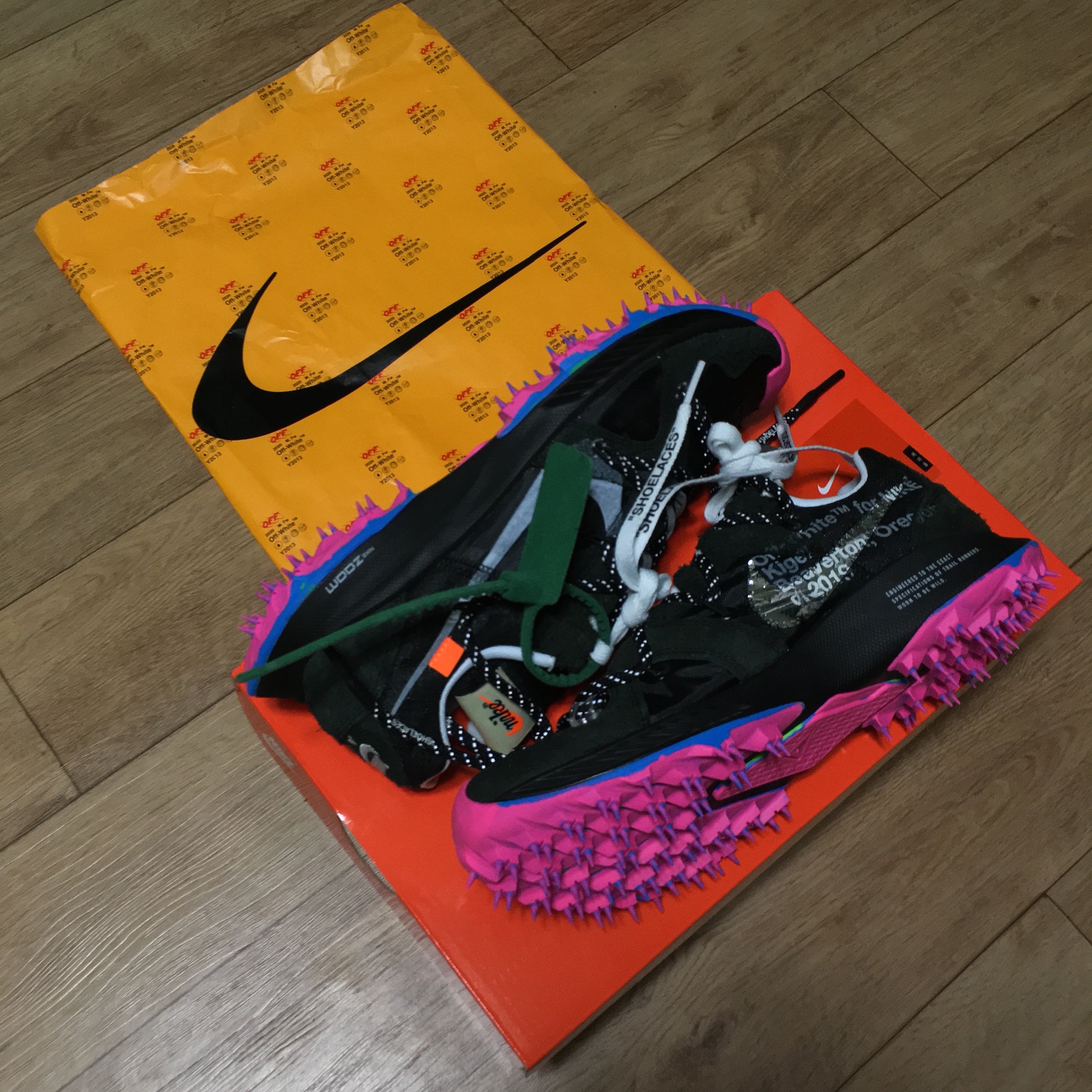 (W) Nike x Off-White Zoom Terra Kiger 5 Black, Palace Reflecto Hood Black - 19SS 착용 스타일 - 2
