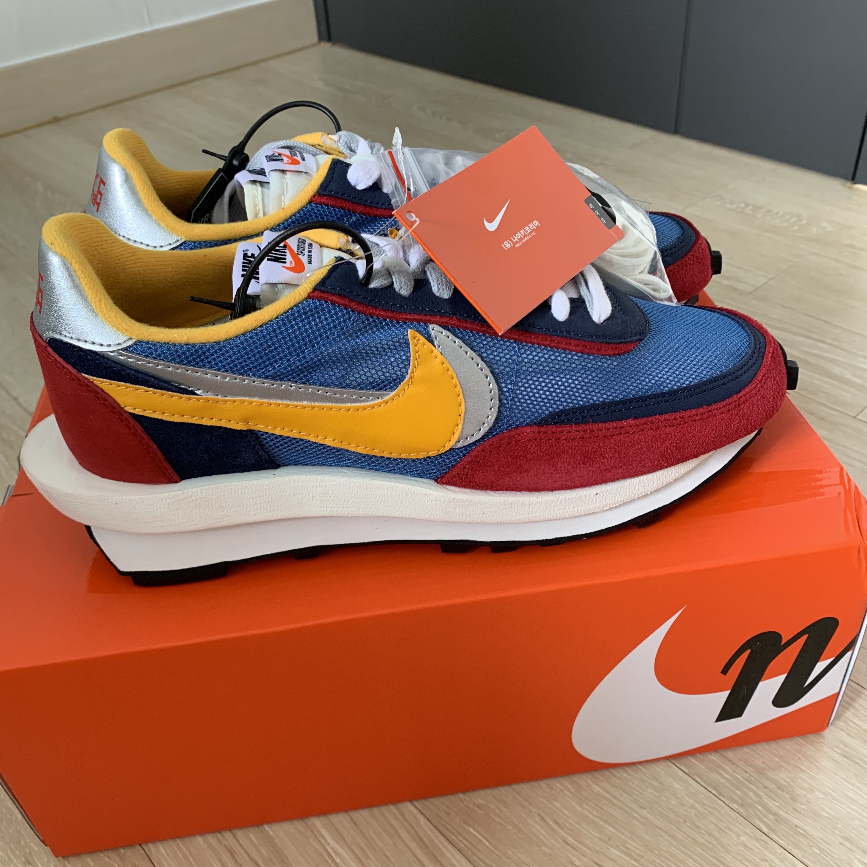 Nike x Sacai LDWaffle Blue Multi 착용 스타일 - 2