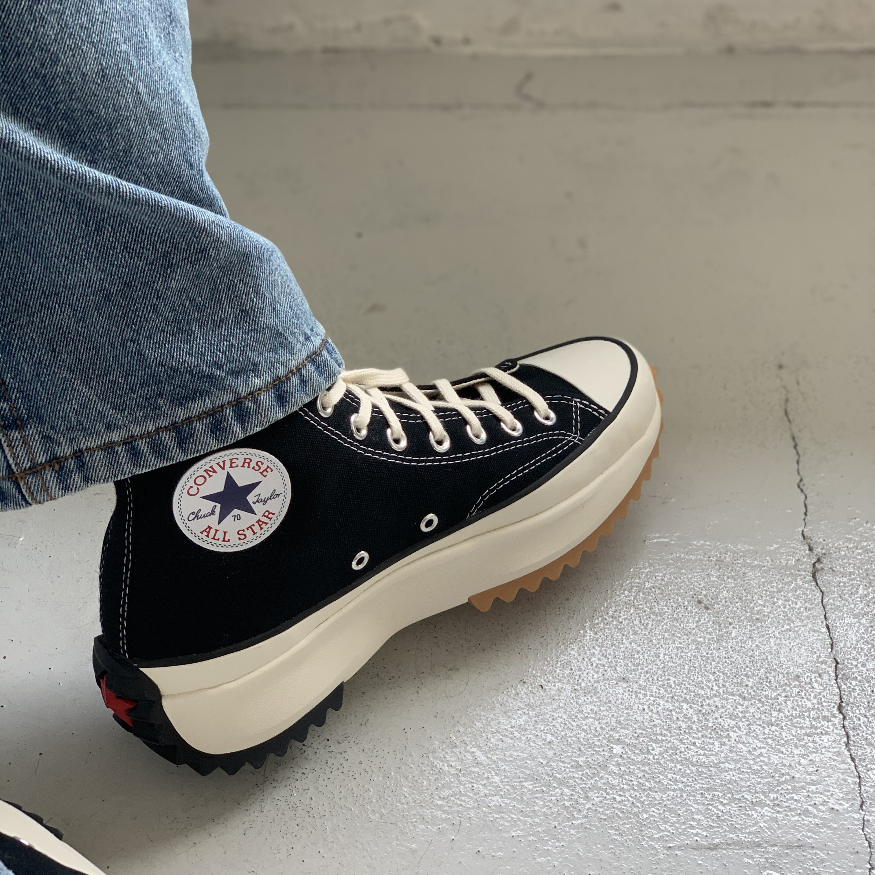 Converse x JW Anderson Run Star Hike Hi Black 착용 스타일