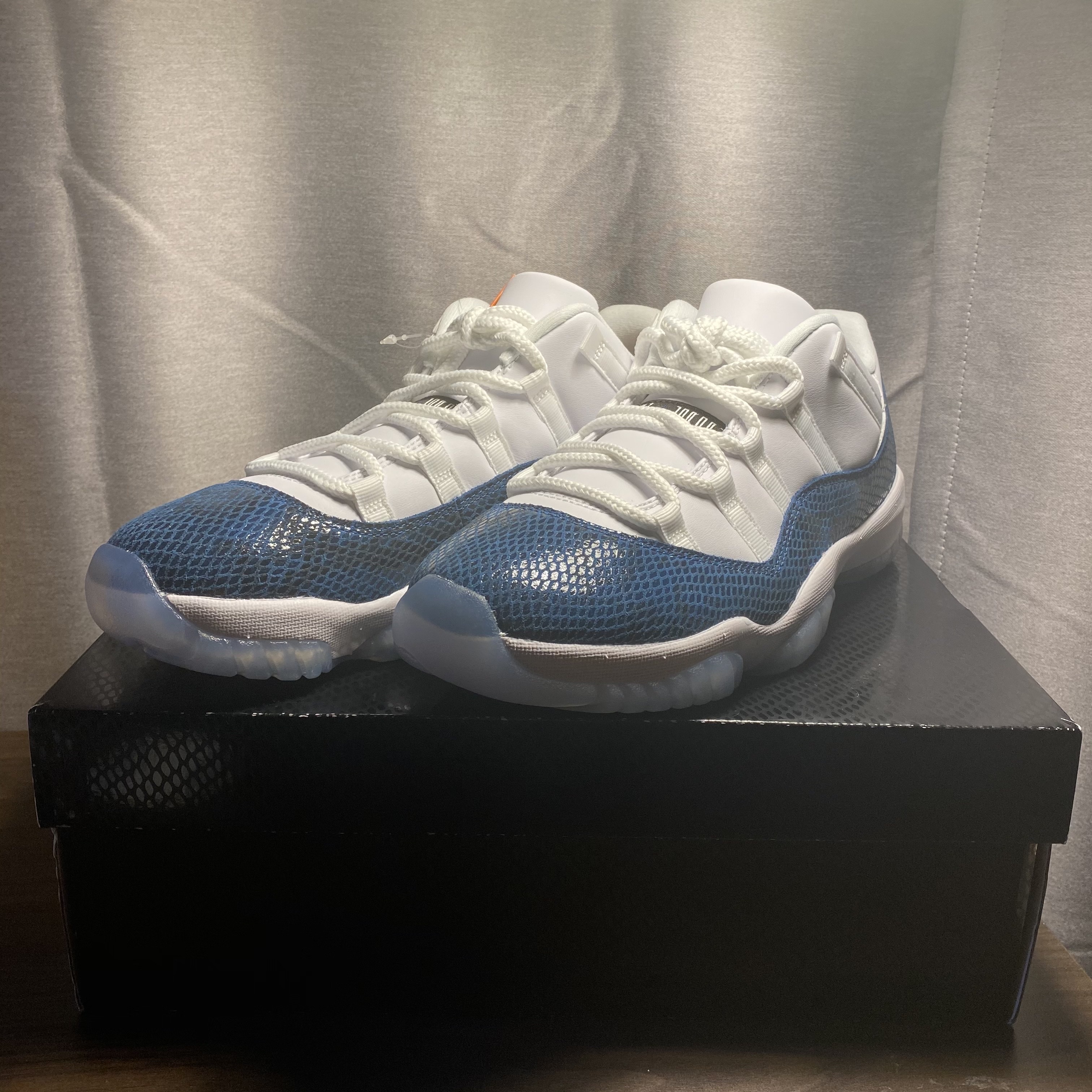 Jordan 11 Retro Low Navy Snakeskin 2019 착용 스타일 - 1