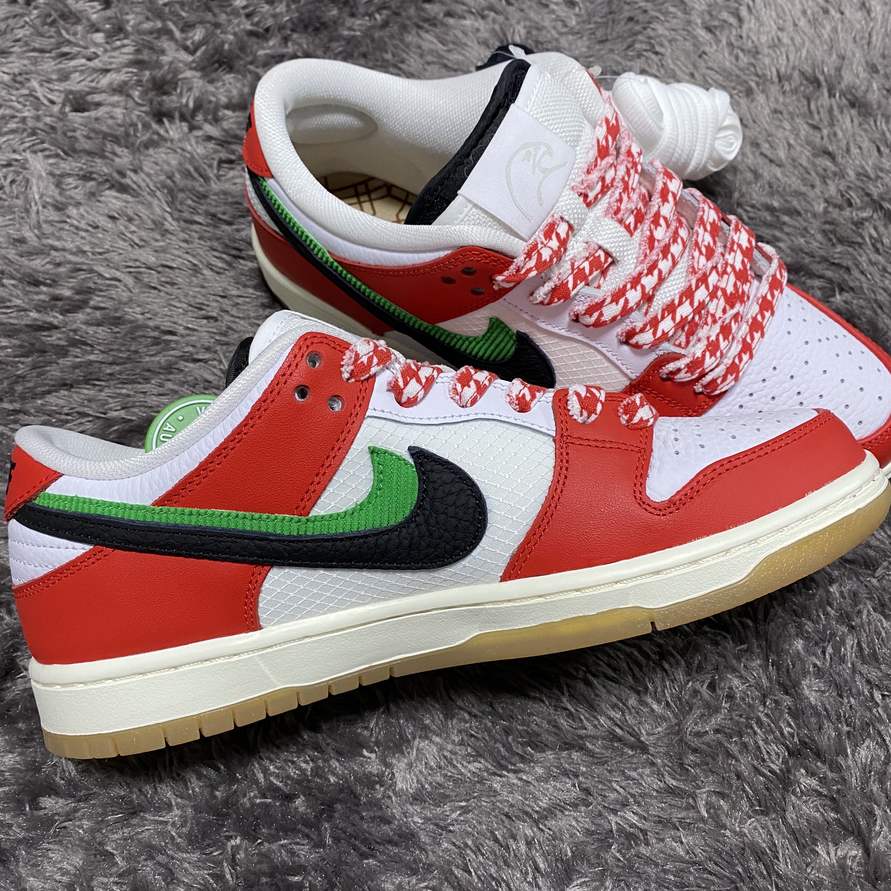 Nike x Frame Skate SB Dunk Low Pro Habibi 착용 스타일
