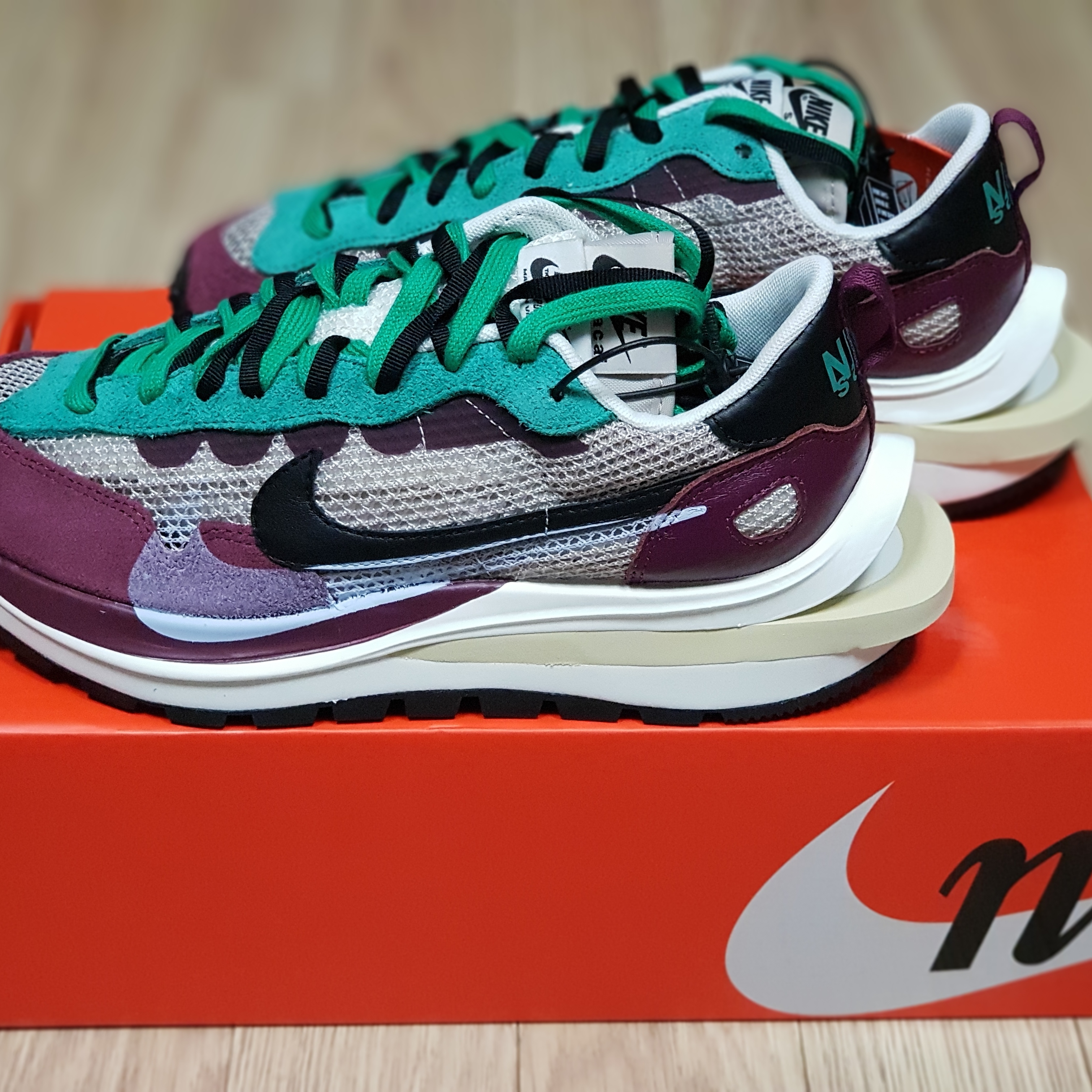 Nike x Sacai VaporWaffle String & Black Villain Red 착용 스타일