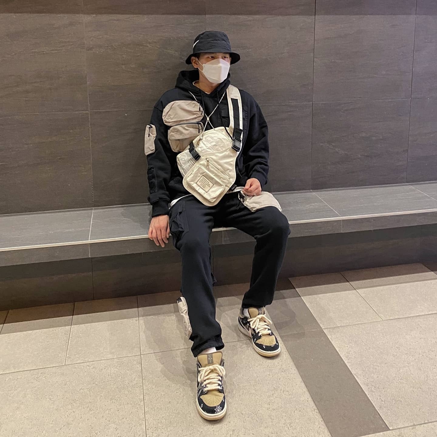 Nike x Travis Scott SB Dunk Low, Nike x Travis Scott NRG AG Utility Hoodie Black 착용 스타일