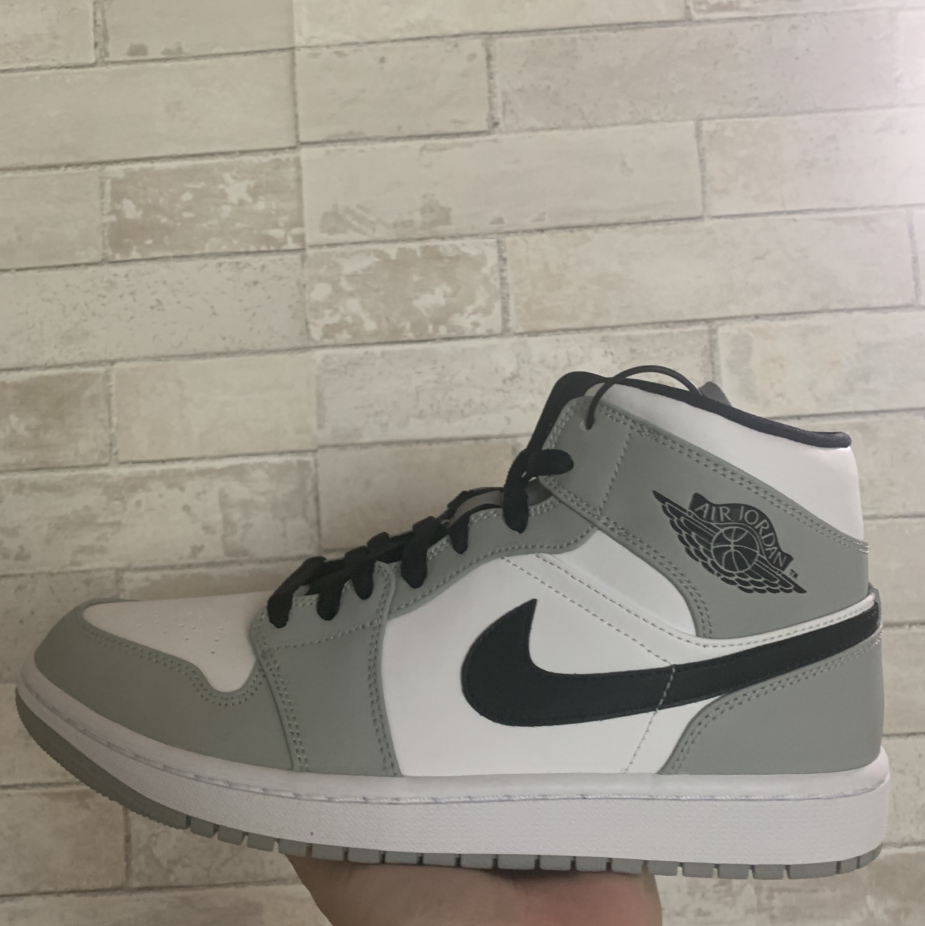 Jordan 1 Mid Light Smoke Grey 착용 스타일
