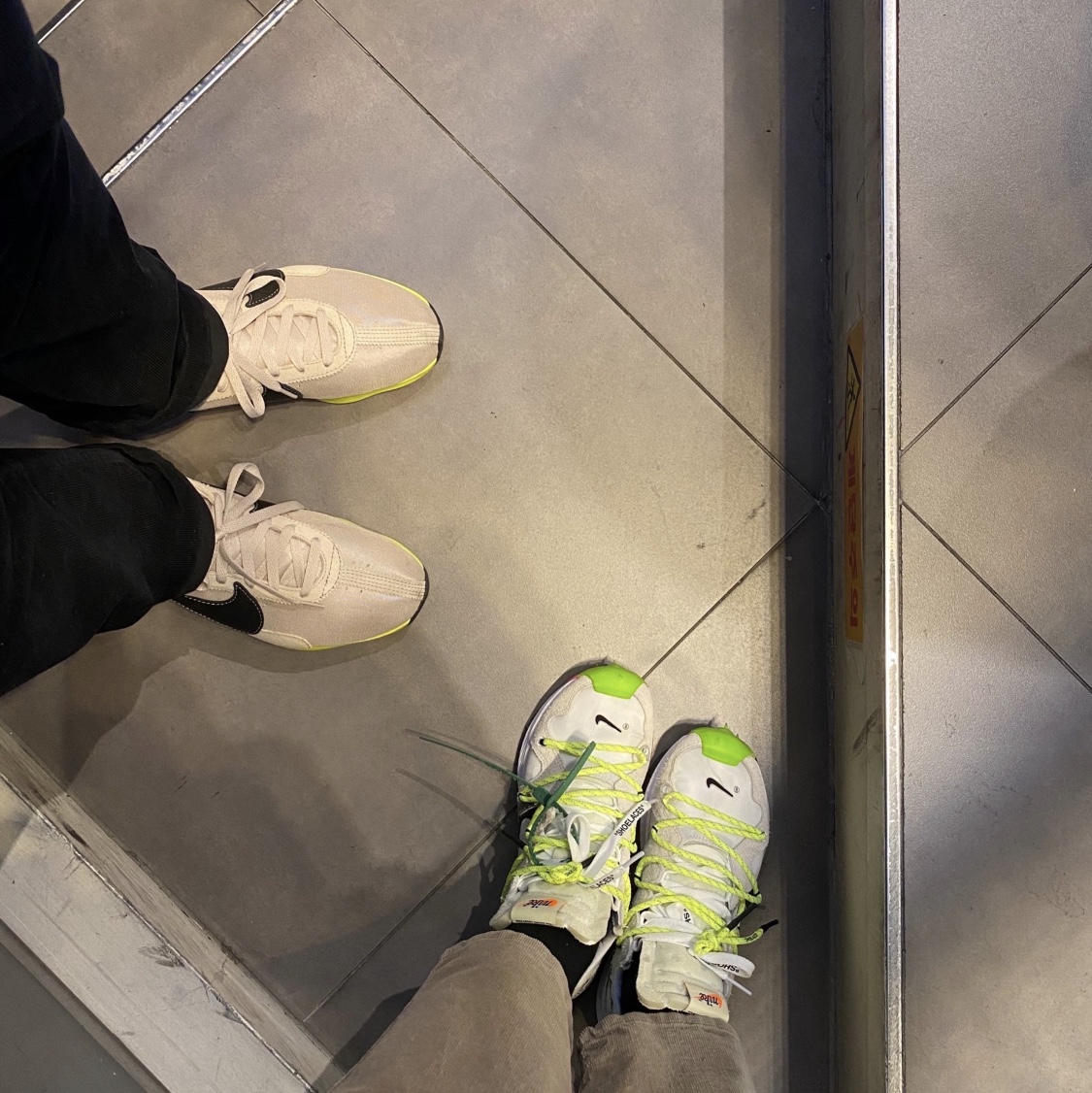(W) Nike x Off-White Zoom Terra Kiger 5 White, Nike Moon Racer String 착용 스타일