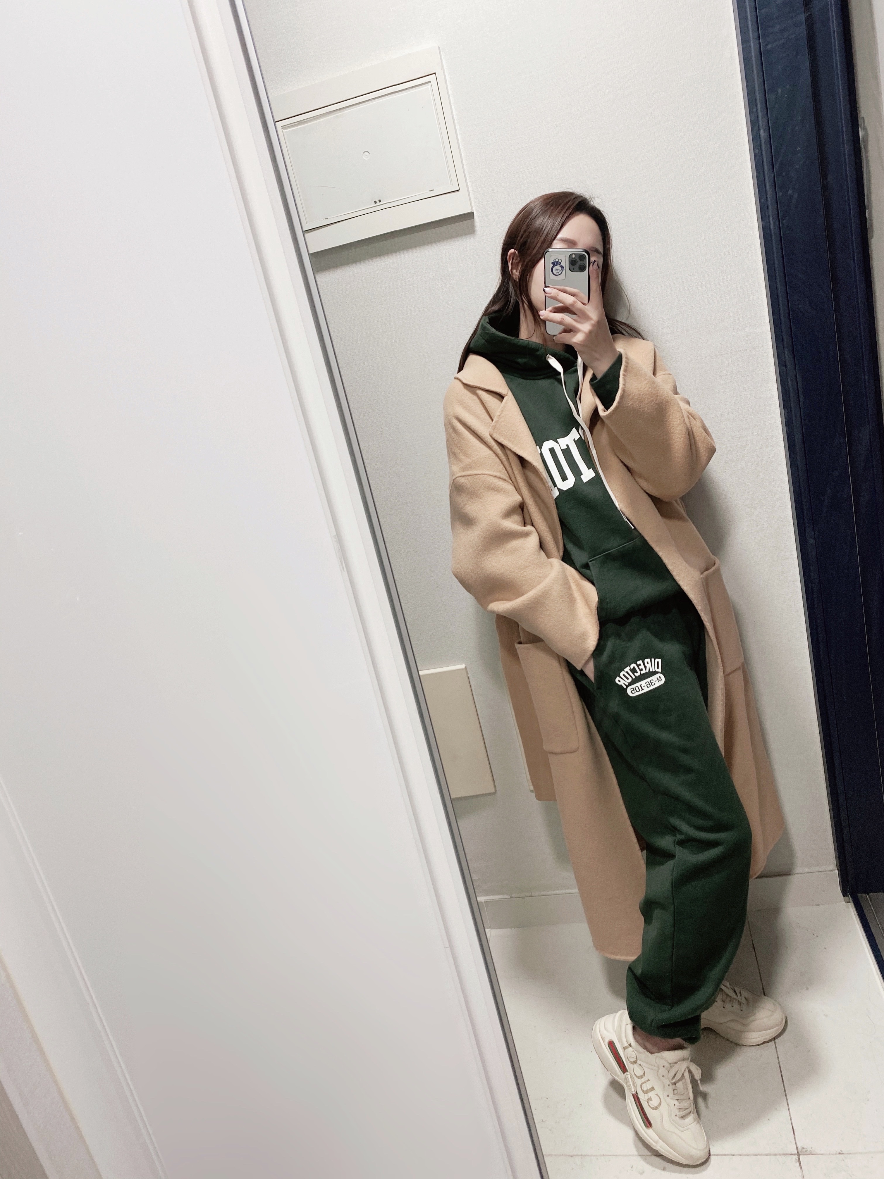 Gucci Rhyton Leather Sneakers Logo 착용 스타일 - 5