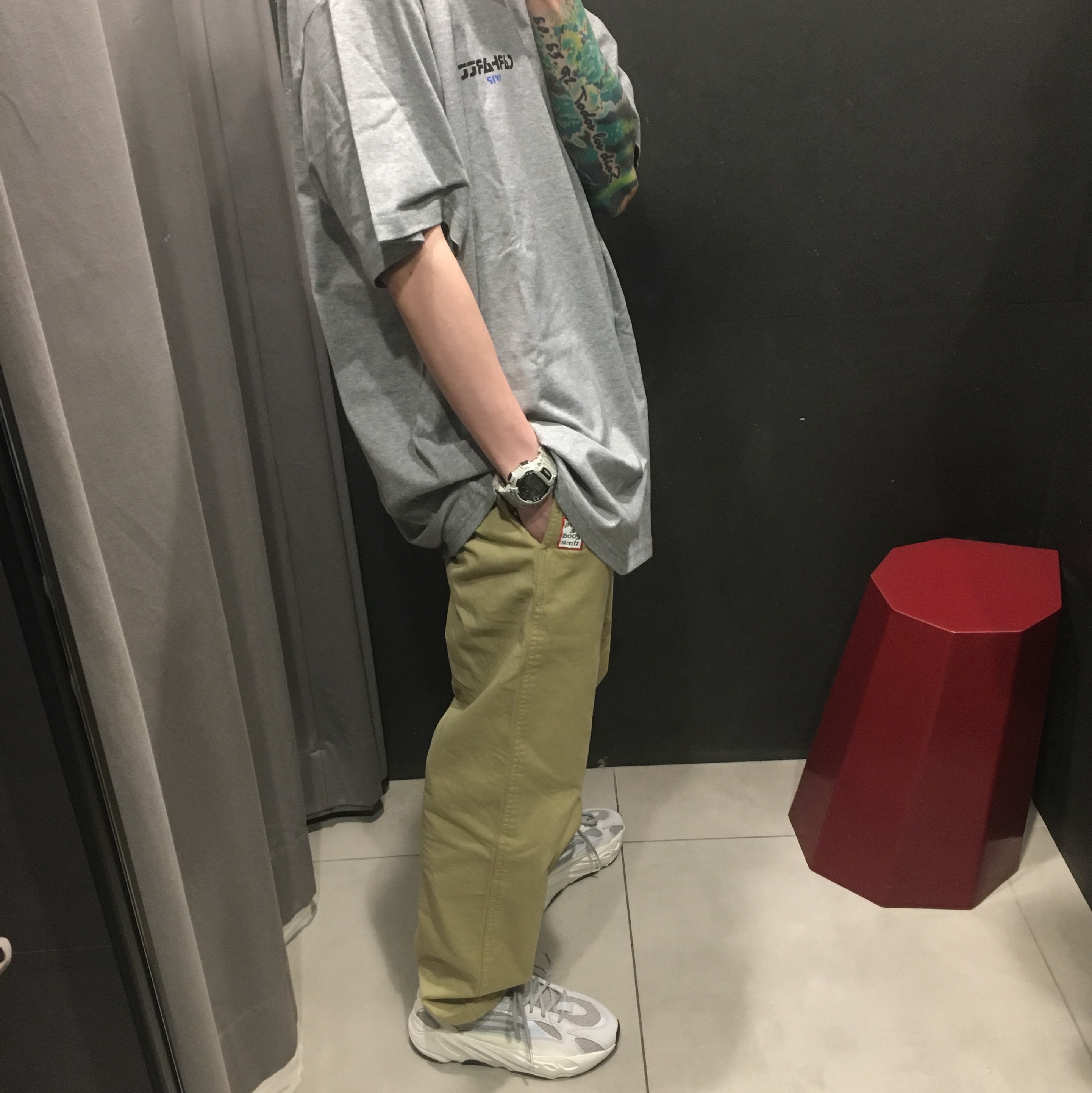 Adidas Yeezy Boost 700 V2 Static 2018 착용 스타일